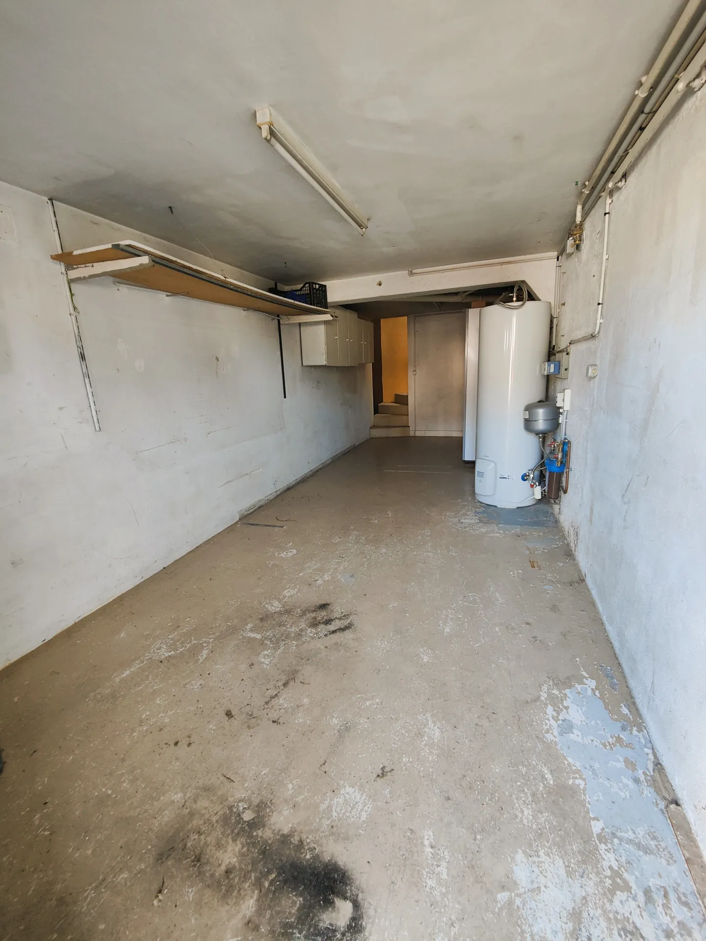 Maison avec local commercial loué à Migennes, opération rentable et confortable 