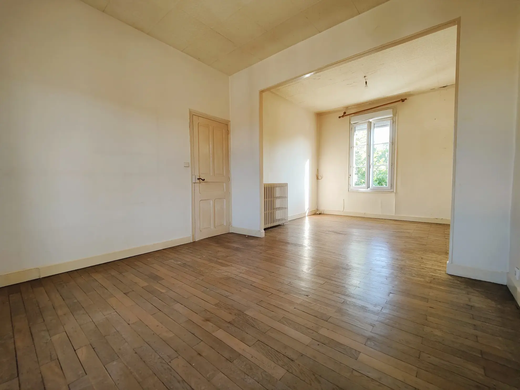 Maison avec local commercial loué à Migennes, opération rentable et confortable 