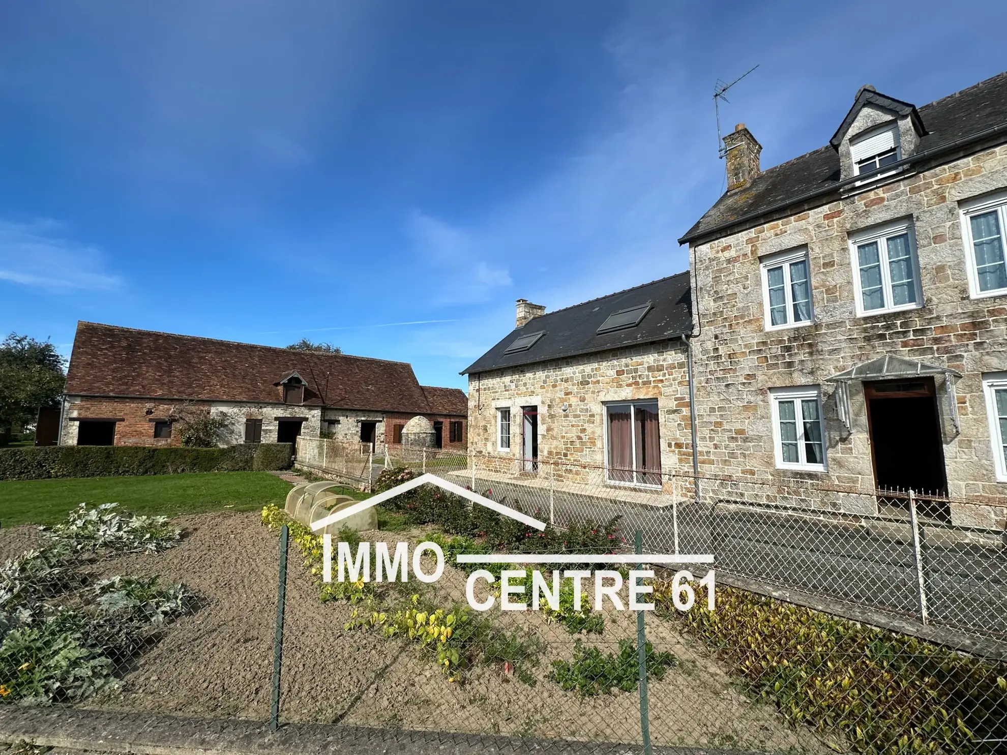 Maison avec dépendances et grand terrain à Bagnoles de l'Orne