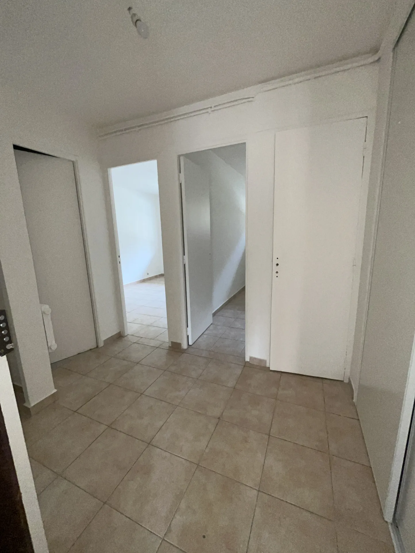 Appartement 2 pièces à Nice proche commodités dans résidence sécurisée 