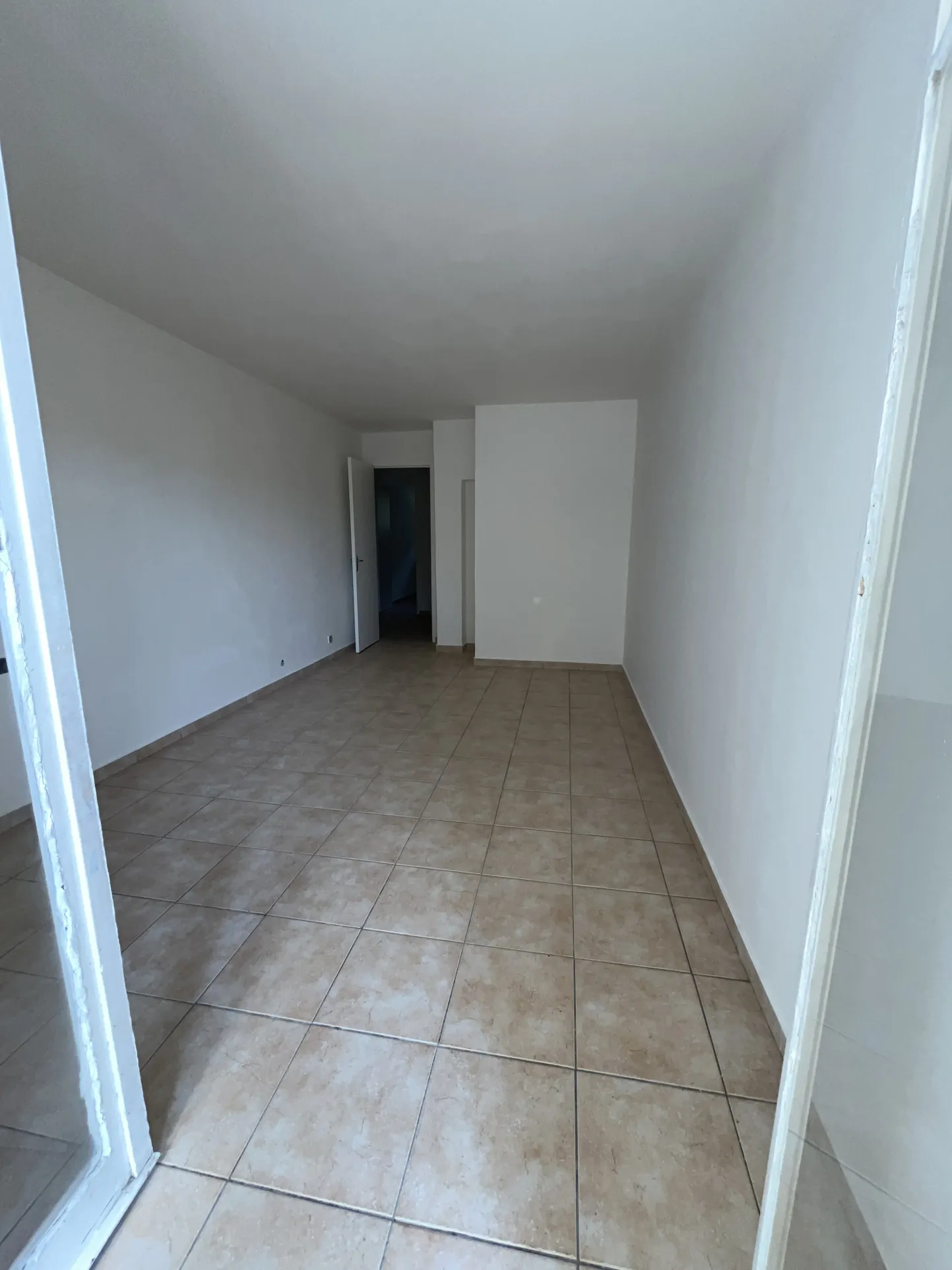 Appartement 2 pièces à Nice proche commodités dans résidence sécurisée 