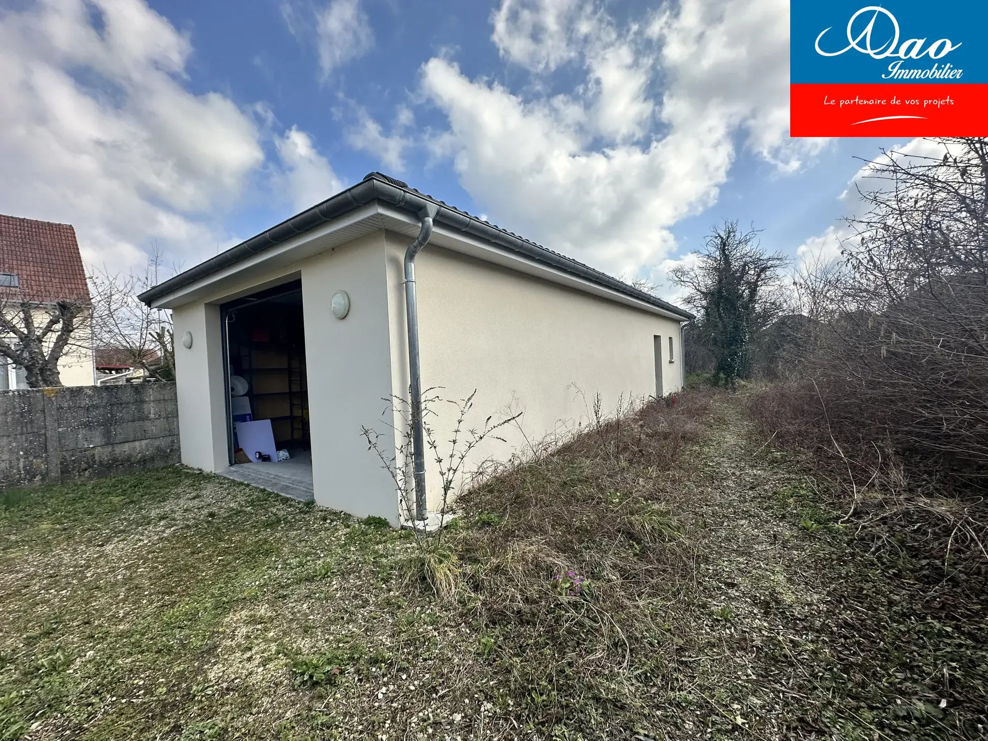 Local artisanal à Saint André Les Vergers – 85m², terrain clos, construction récente 