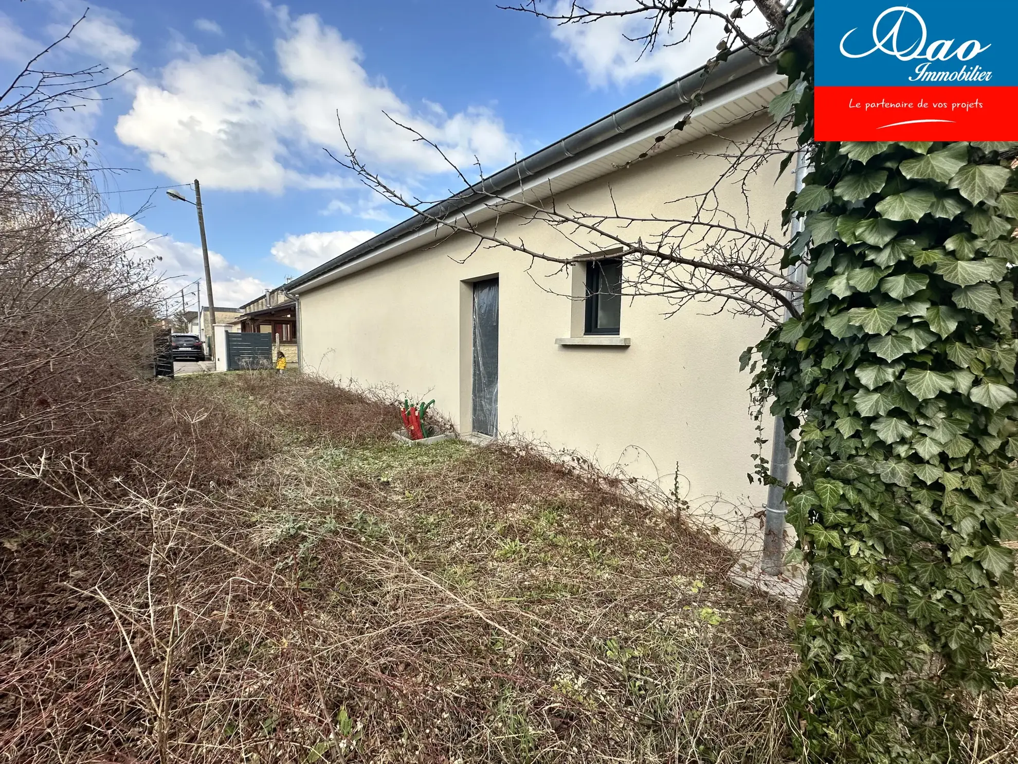 Local artisanal à Saint André Les Vergers – 85m², terrain clos, construction récente 