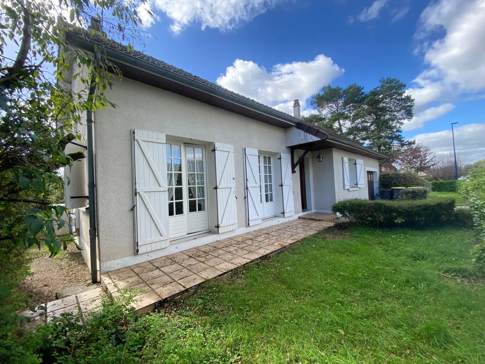 Maison de plain-pied confortable avec jardin à Decize - 2 chambres et garage 