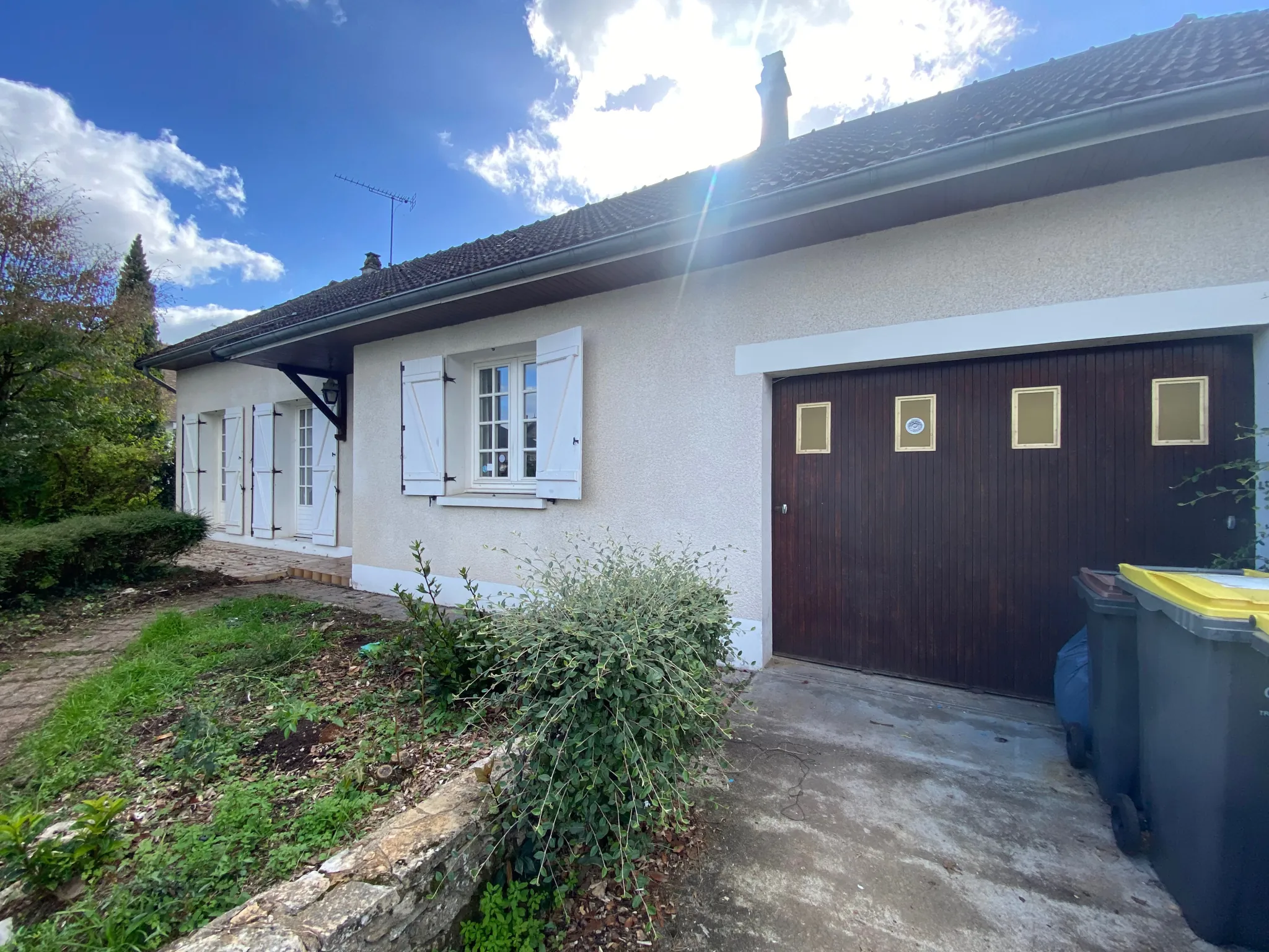 Maison de plain-pied confortable avec jardin à Decize - 2 chambres et garage 