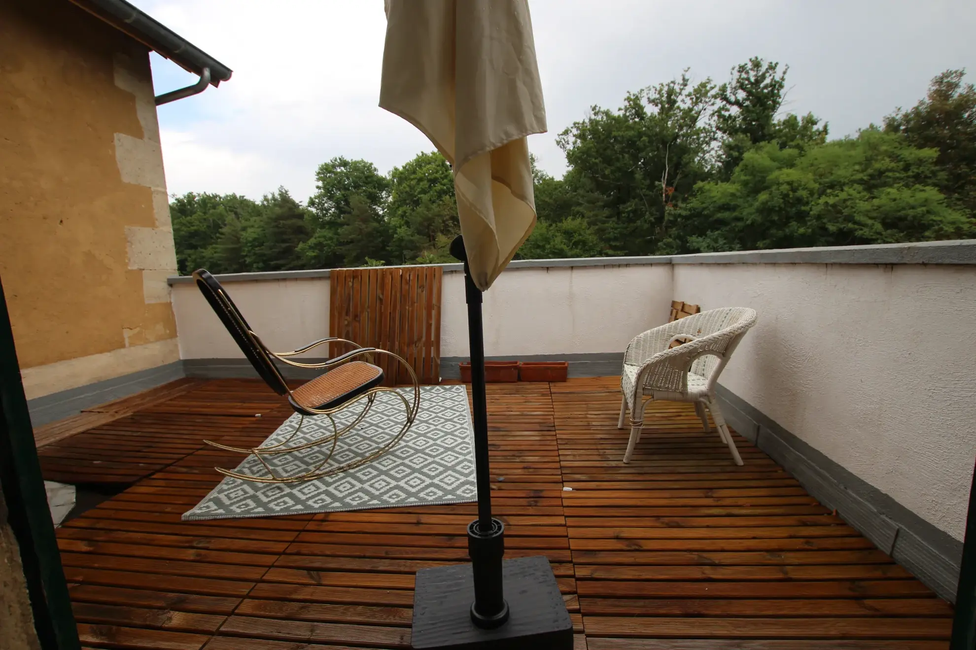 Propriété de caractère en pisé à 8 km de Vichy avec terrain et patrimoine classé 