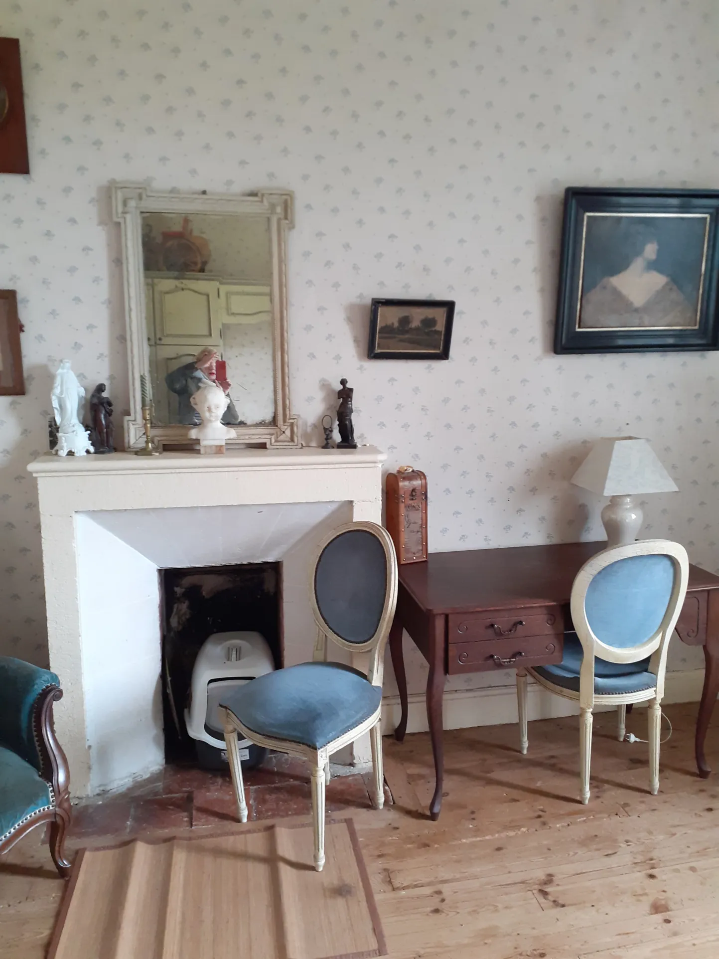 Propriété de caractère en pisé à 8 km de Vichy avec terrain et patrimoine classé 