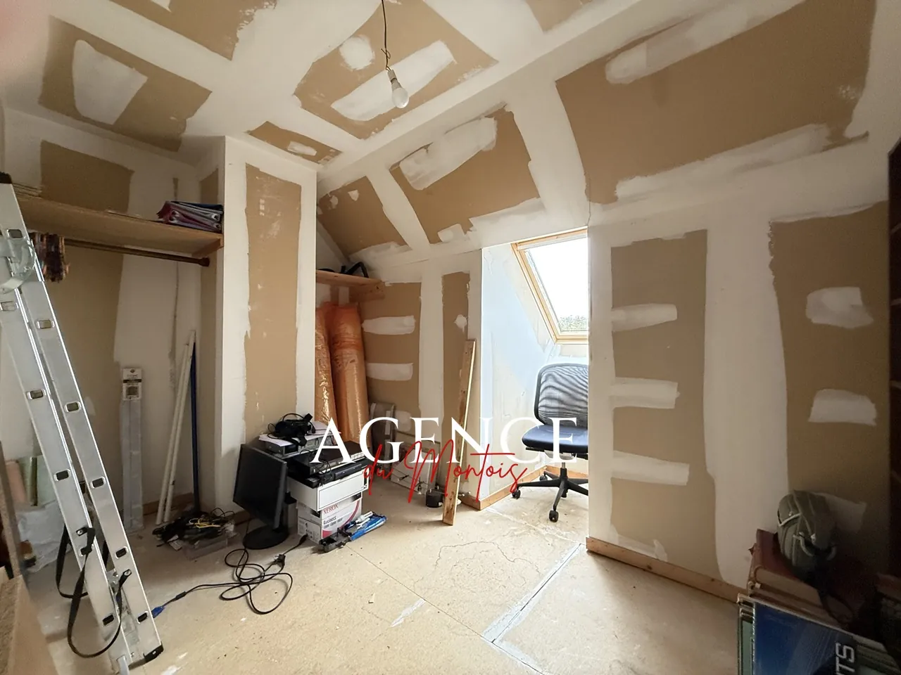 Maison à vendre à Donnemarie Dontilly - 4 chambres, jardin arboré, 80 m² 