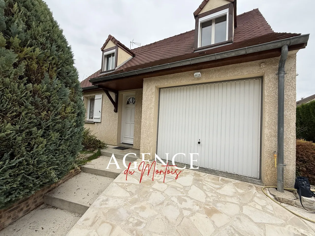 Maison à vendre à Donnemarie Dontilly - 4 chambres, jardin arboré, 80 m² 