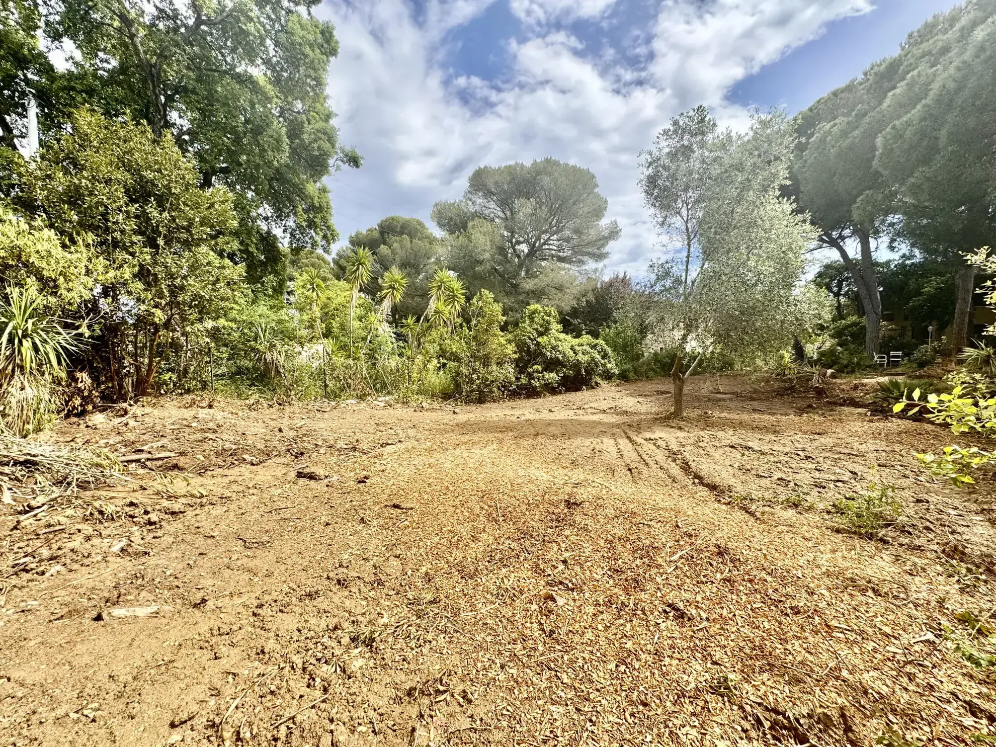 Terrain constructible de 401 m² à Saint-Aygulf proche de la mer