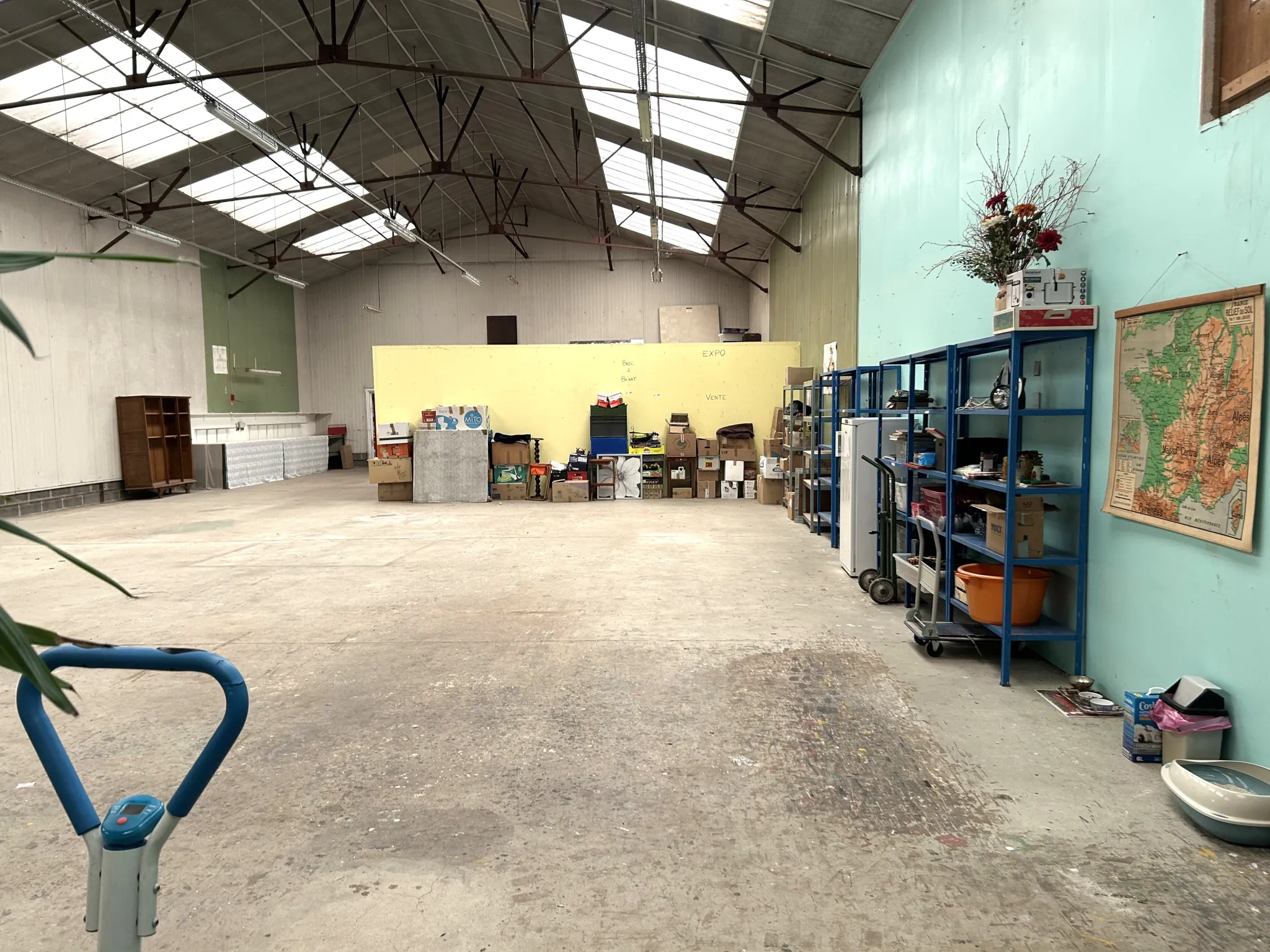 Maison avec hangar de 400 m² et terrain à proximité d'Autun 