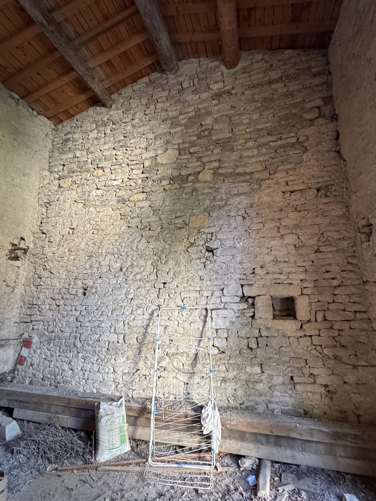 Grange en pierre à Congénies de 35 m², parfait pour atelier ou habitation, proche Nîmes et Montpellier 