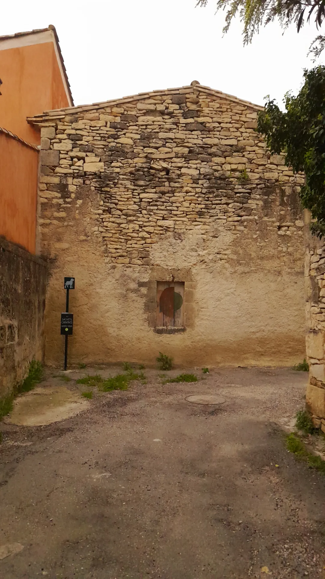 Grange en pierre à Congénies de 35 m², parfait pour atelier ou habitation, proche Nîmes et Montpellier 