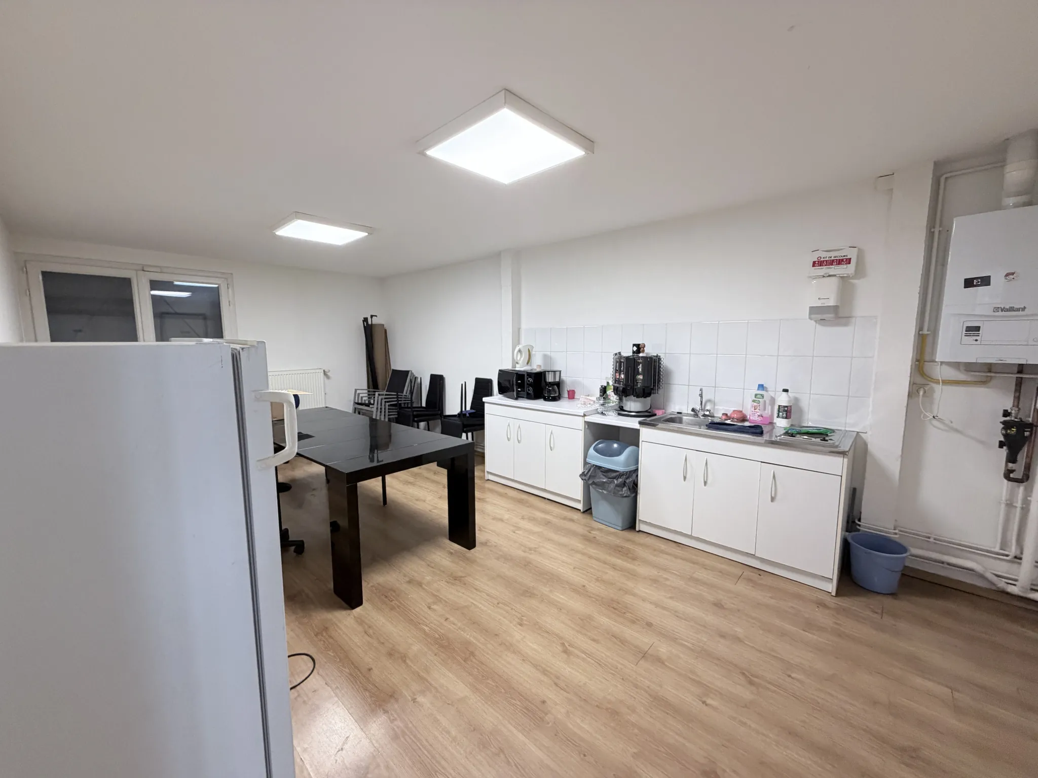 À vendre bâtiment commercial de 480 m² sur terrain de 1200 m² à Eppeville 