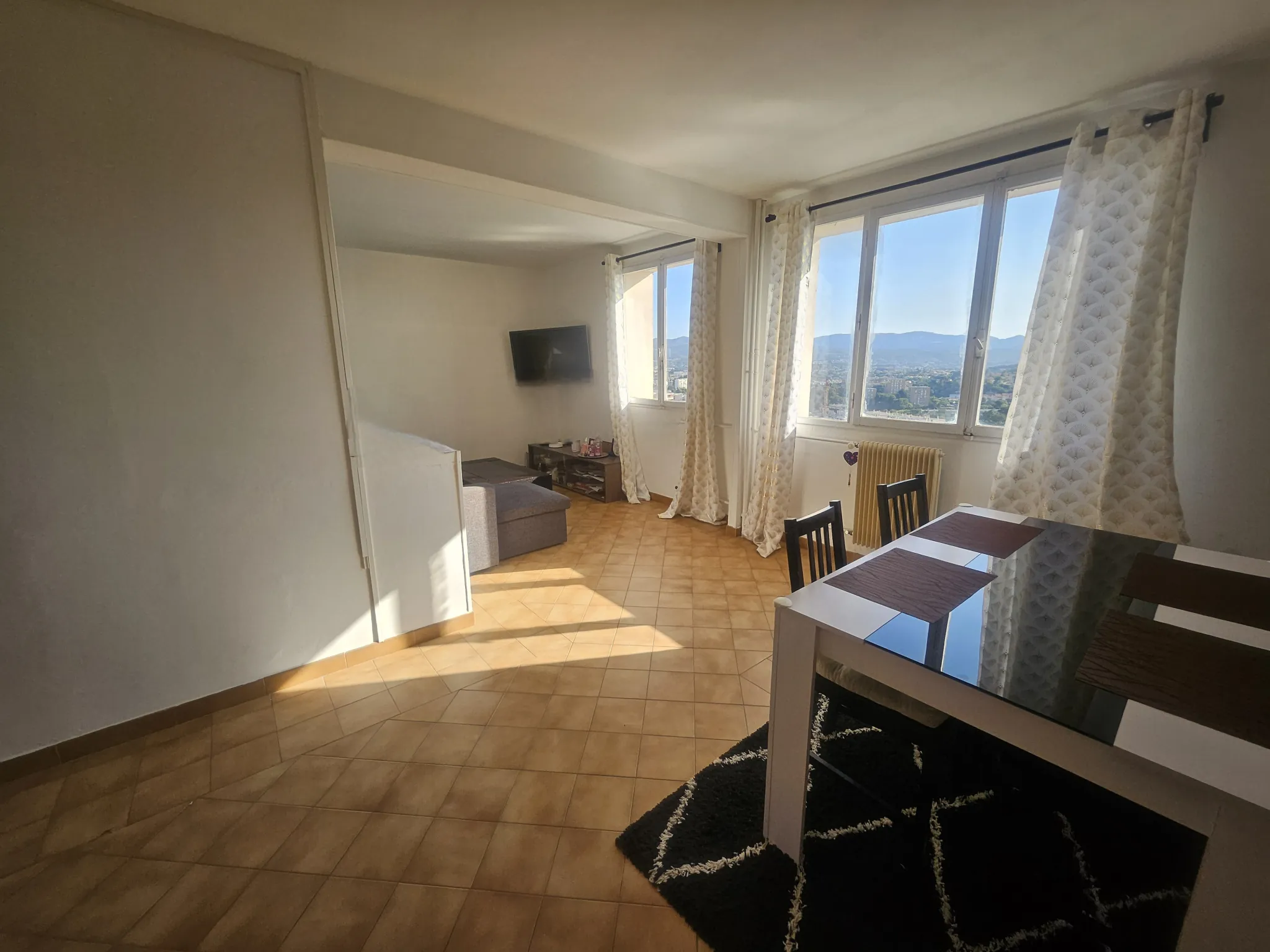 Appartement T3/4 avec vue mer à Marseille sur le plateau de Montolivet 