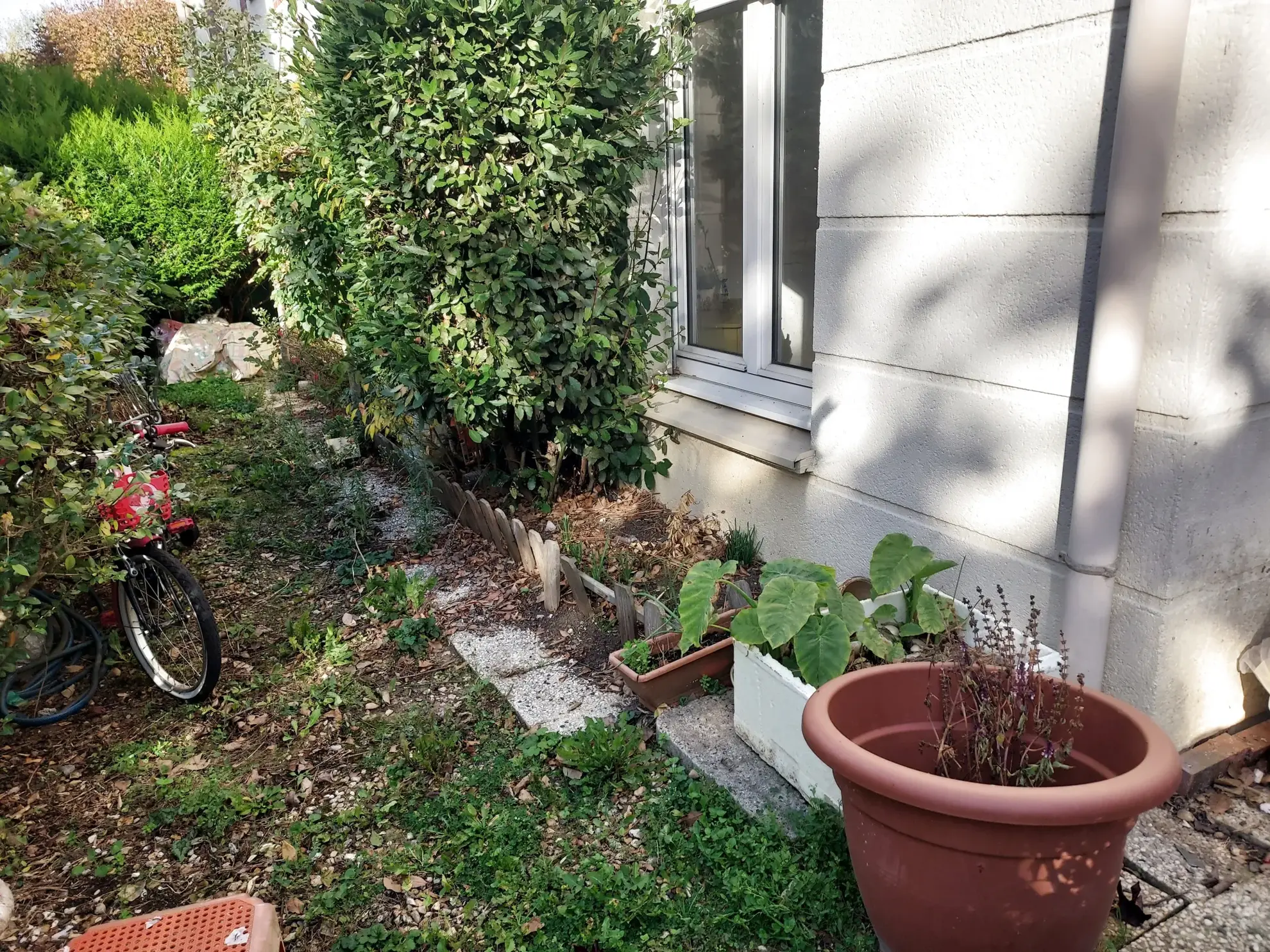 Appartement 2 pièces à Cergy avec jardin, terrasse et parking