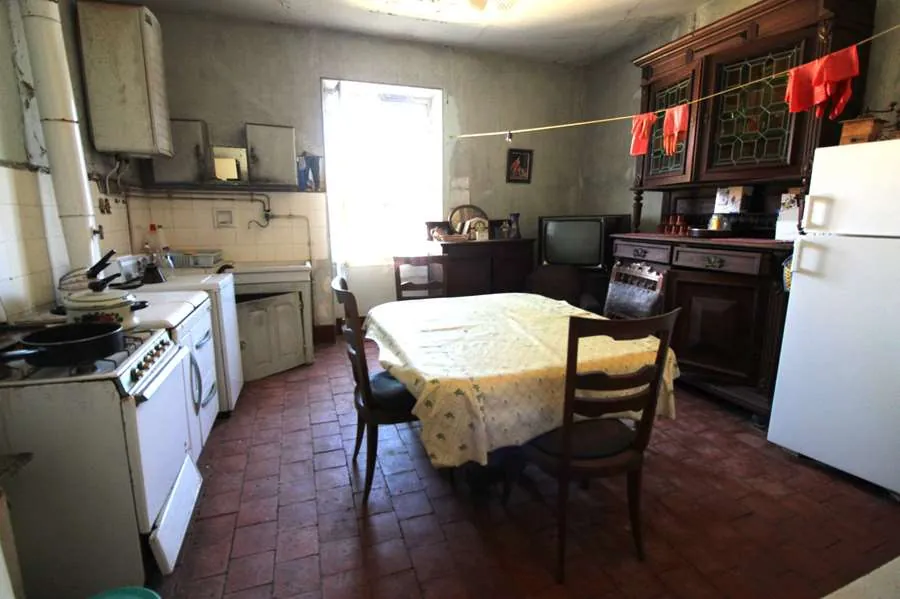 Grande maison à restaurer avec cachet ancien à Brinon-sur-Beuvron 