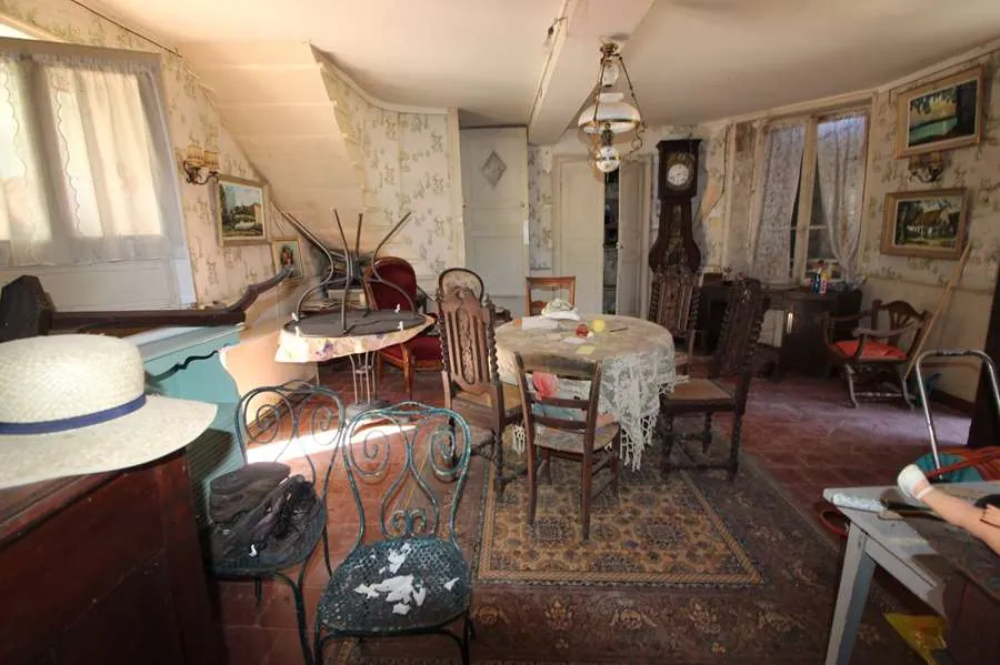 Grande maison à restaurer avec cachet ancien à Brinon-sur-Beuvron 