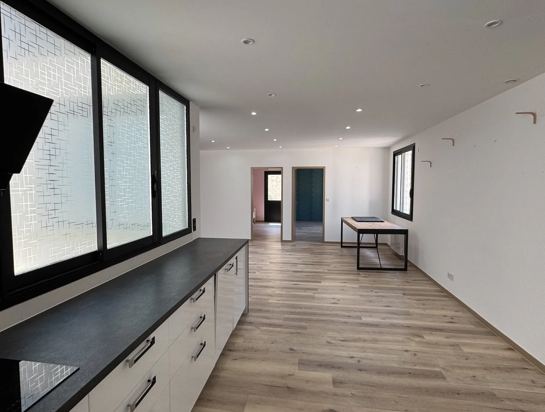 Appartement rénové avec terrasse, cave et parking à Fécamp