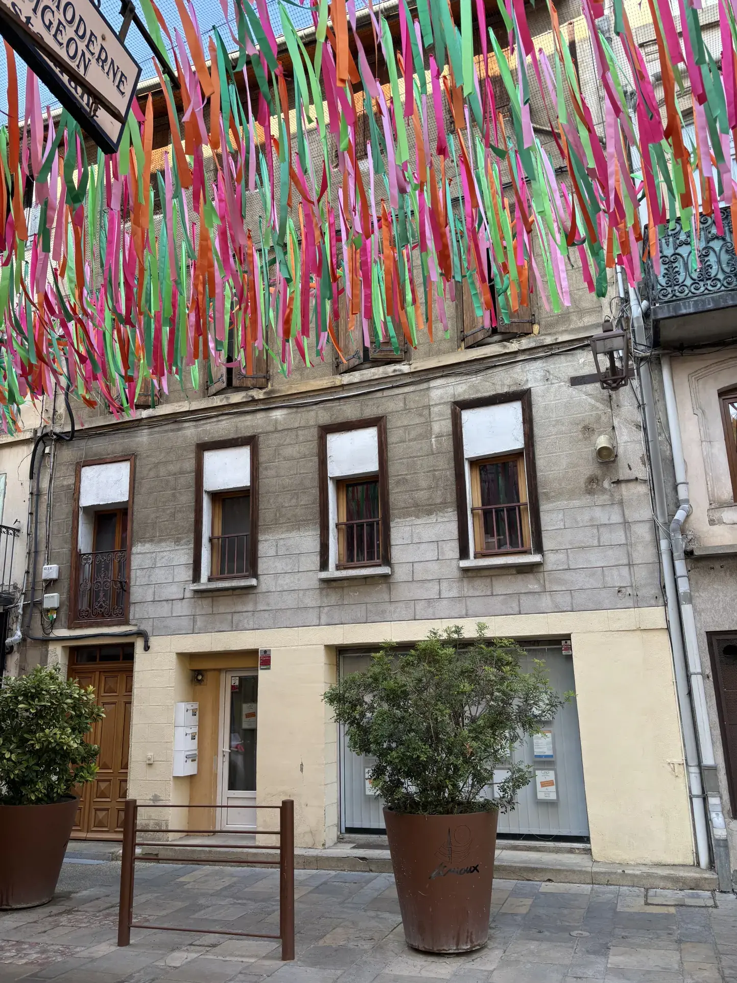 Immeuble en vente au cœur de Limoux avec commerce et appartements loués