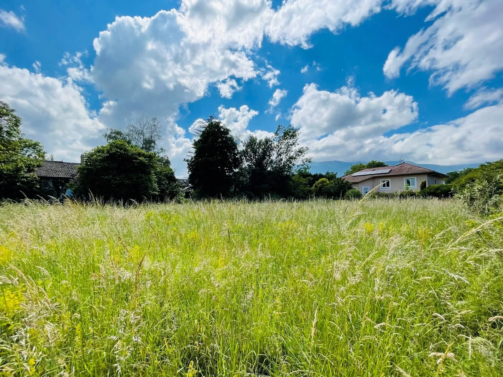 Terrain constructible à Pougny de 591 m2, libre de constructeur