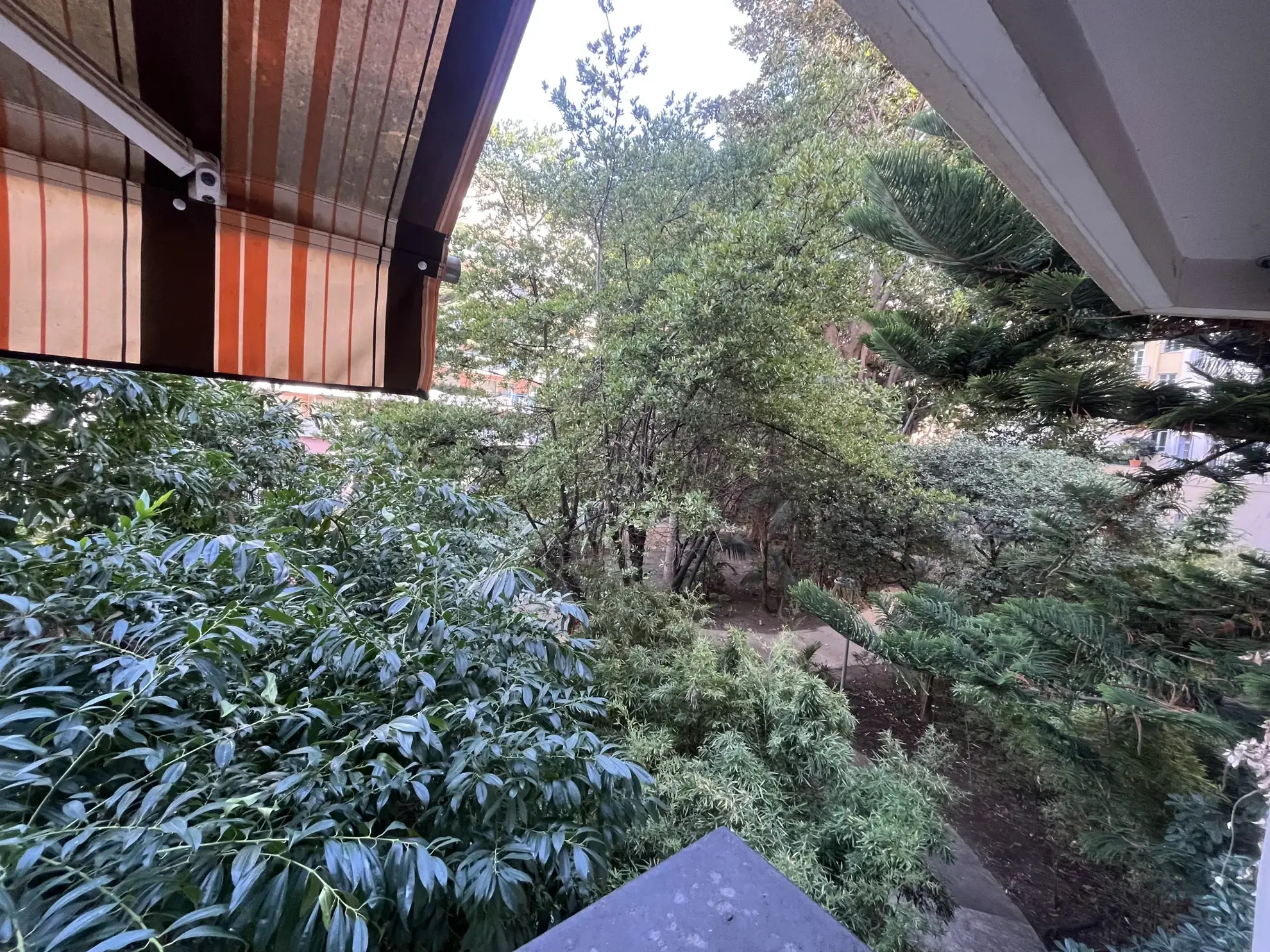 Studio rénové avec balcon proche de la mer à Menton 