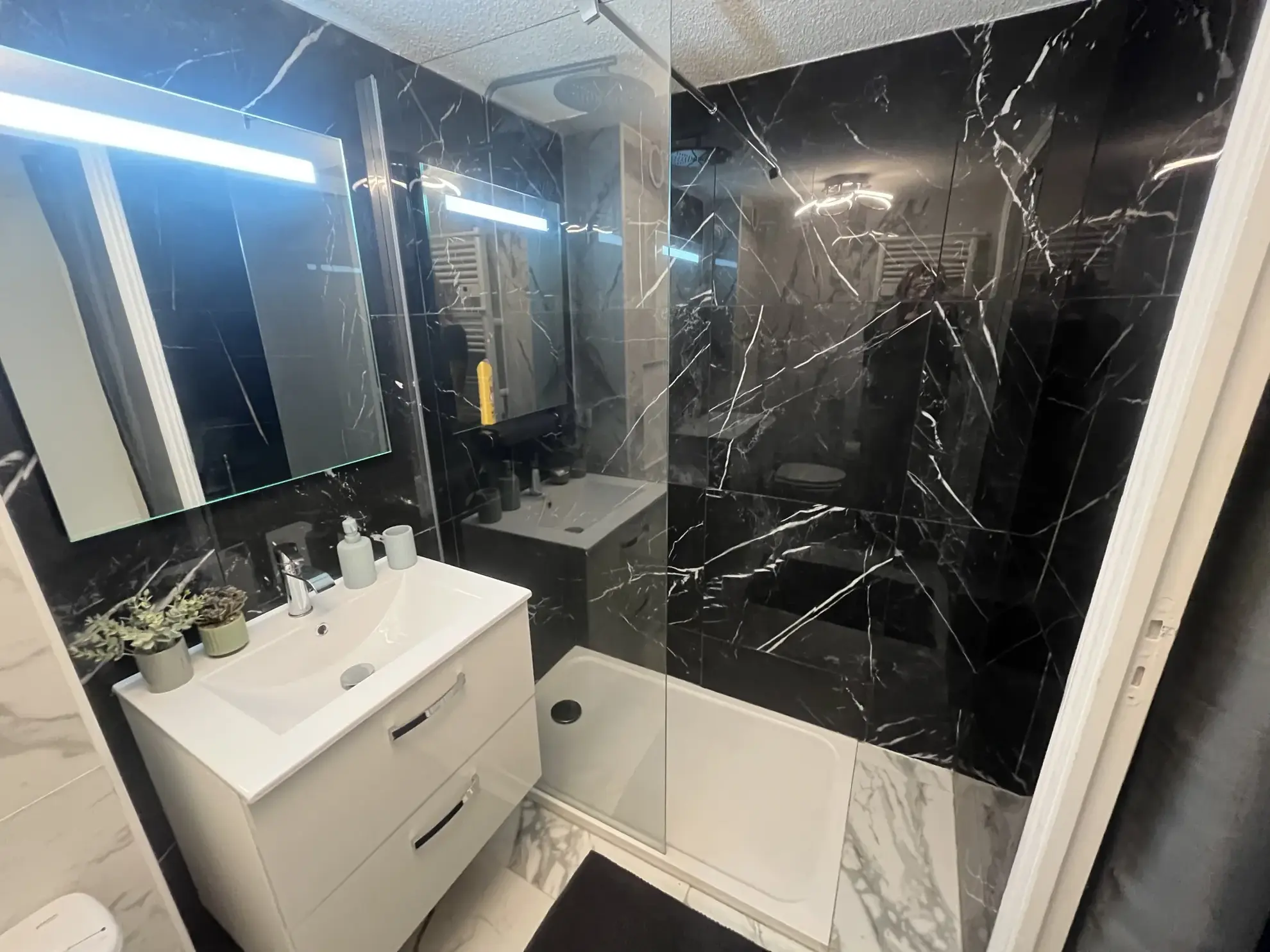 Studio rénové avec balcon proche de la mer à Menton 