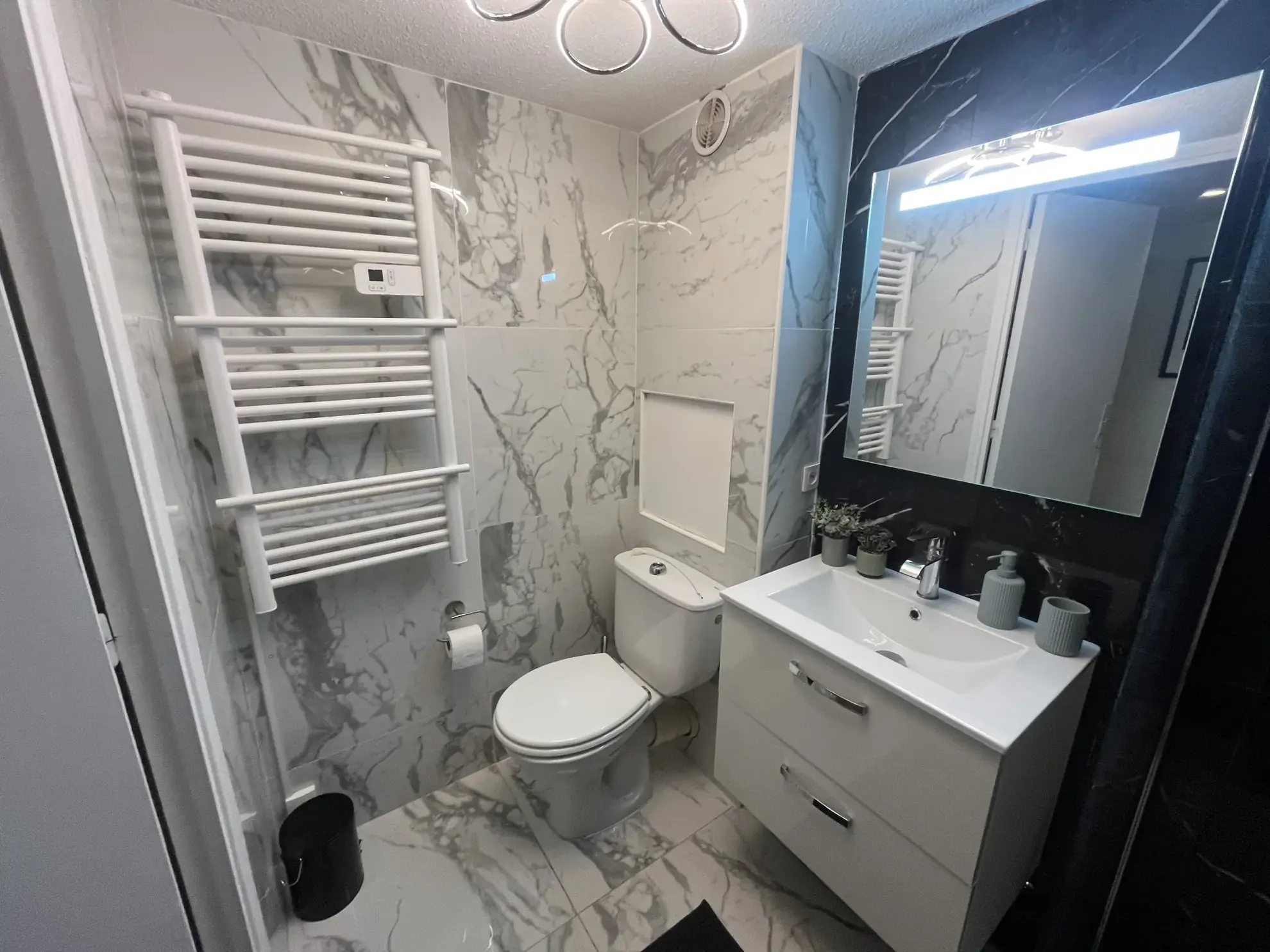 Studio rénové avec balcon proche de la mer à Menton 