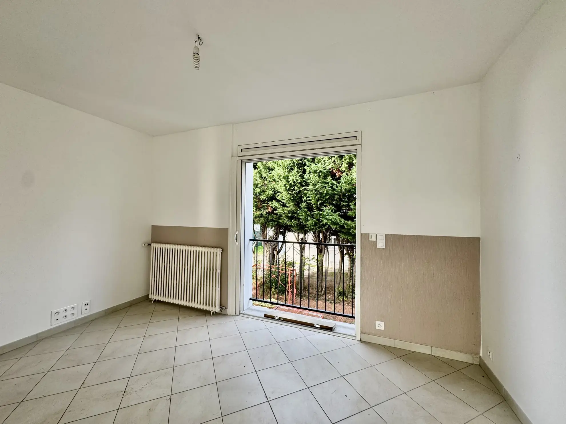 Maison rénovée de 100 m² à Champcevinel proche Périgueux avec jardin et garage 