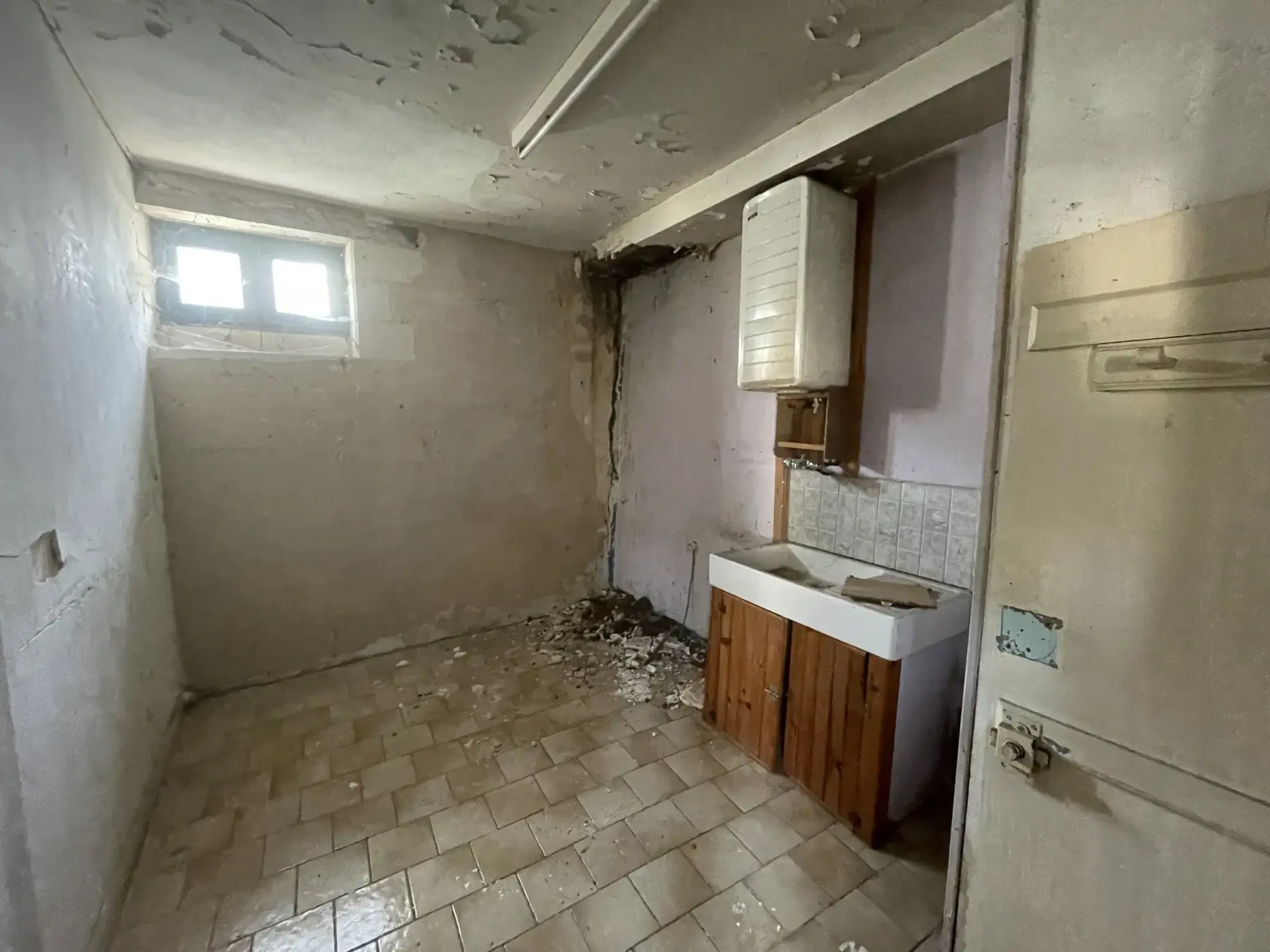 Immeuble ancien à rénover au centre-ville de Baugé – Opportunité d'investissement 