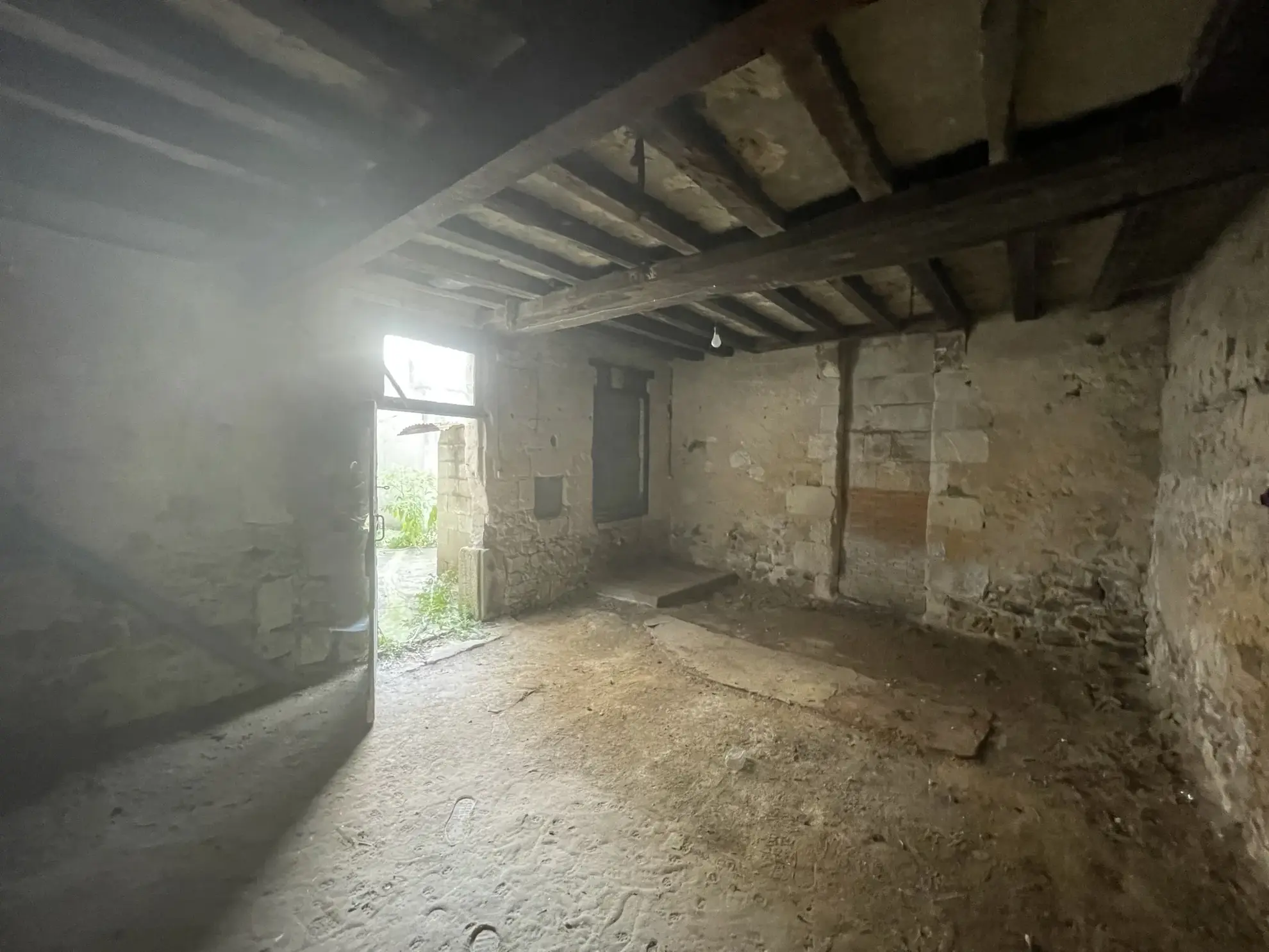 Immeuble ancien à rénover au centre-ville de Baugé – Opportunité d'investissement 