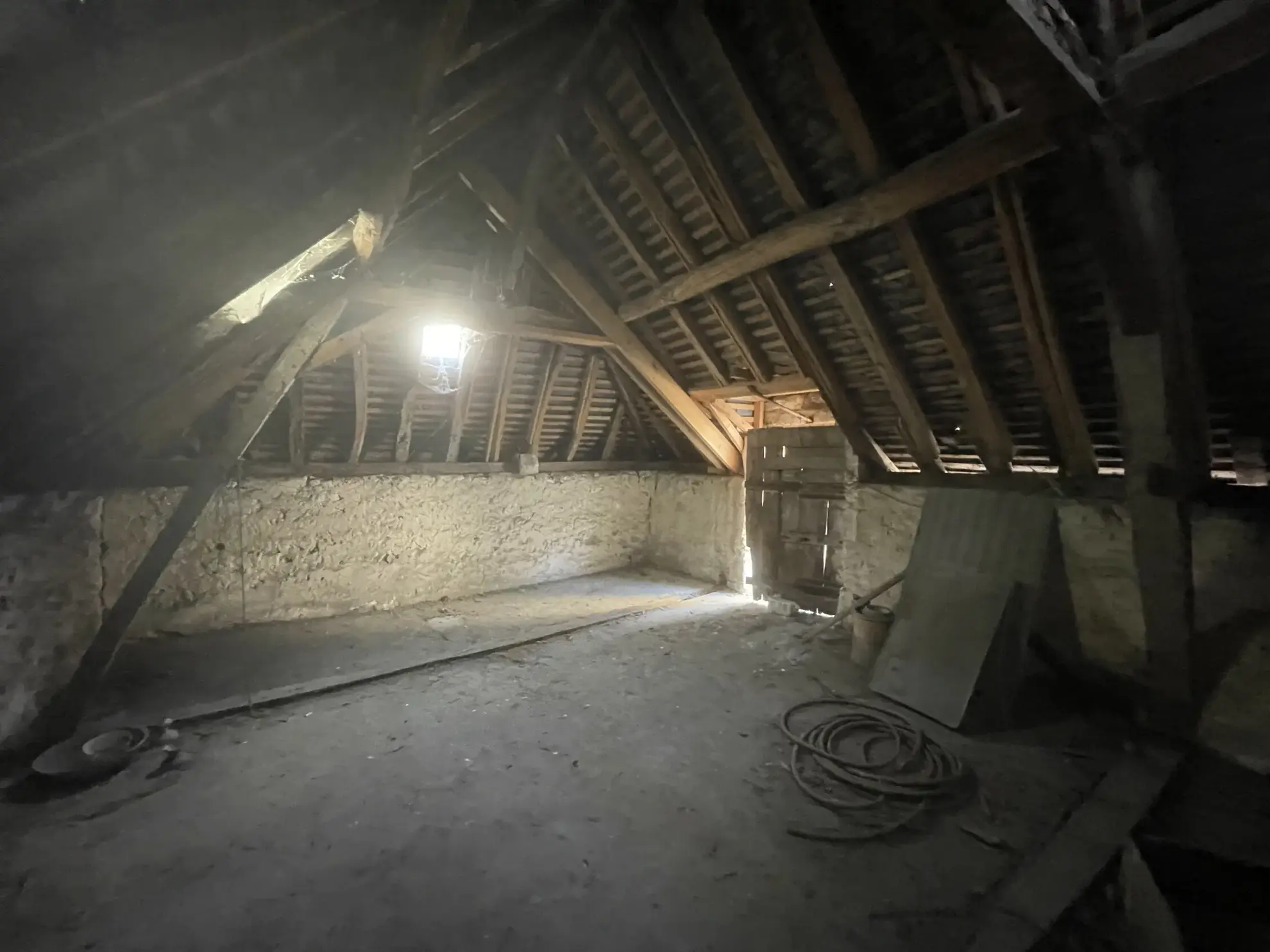 Immeuble ancien à rénover au centre-ville de Baugé – Opportunité d'investissement 