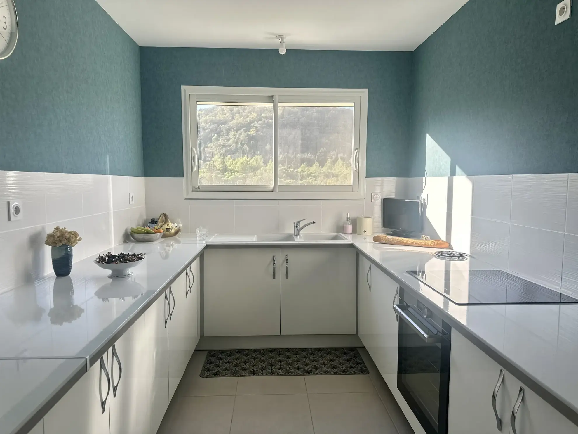 Maison récente de plain-pied avec grand garage et terrain piscinable à Taurize 