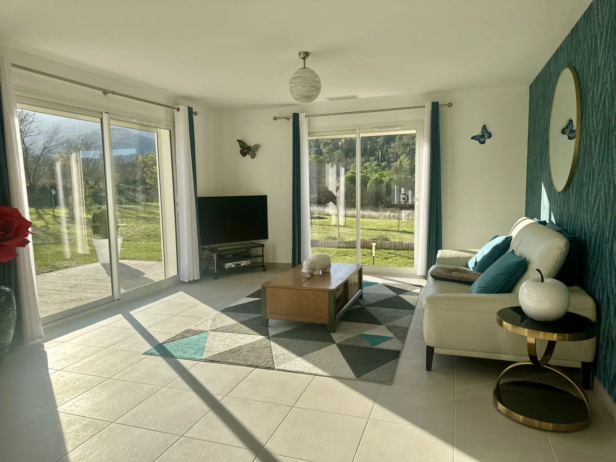 Maison récente de plain-pied avec grand garage et terrain piscinable à Taurize 