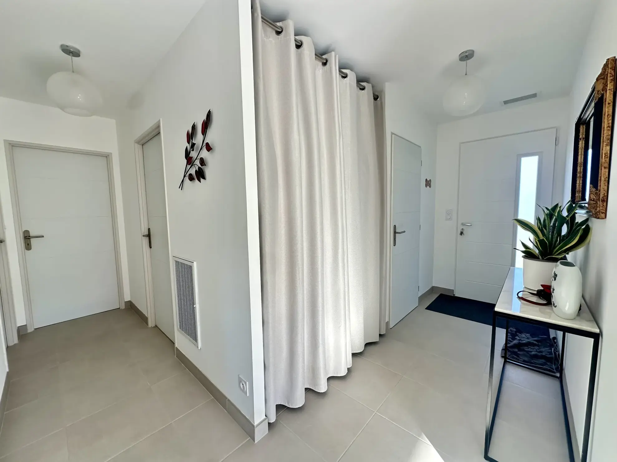 Maison récente de plain-pied avec grand garage et terrain piscinable à Taurize 