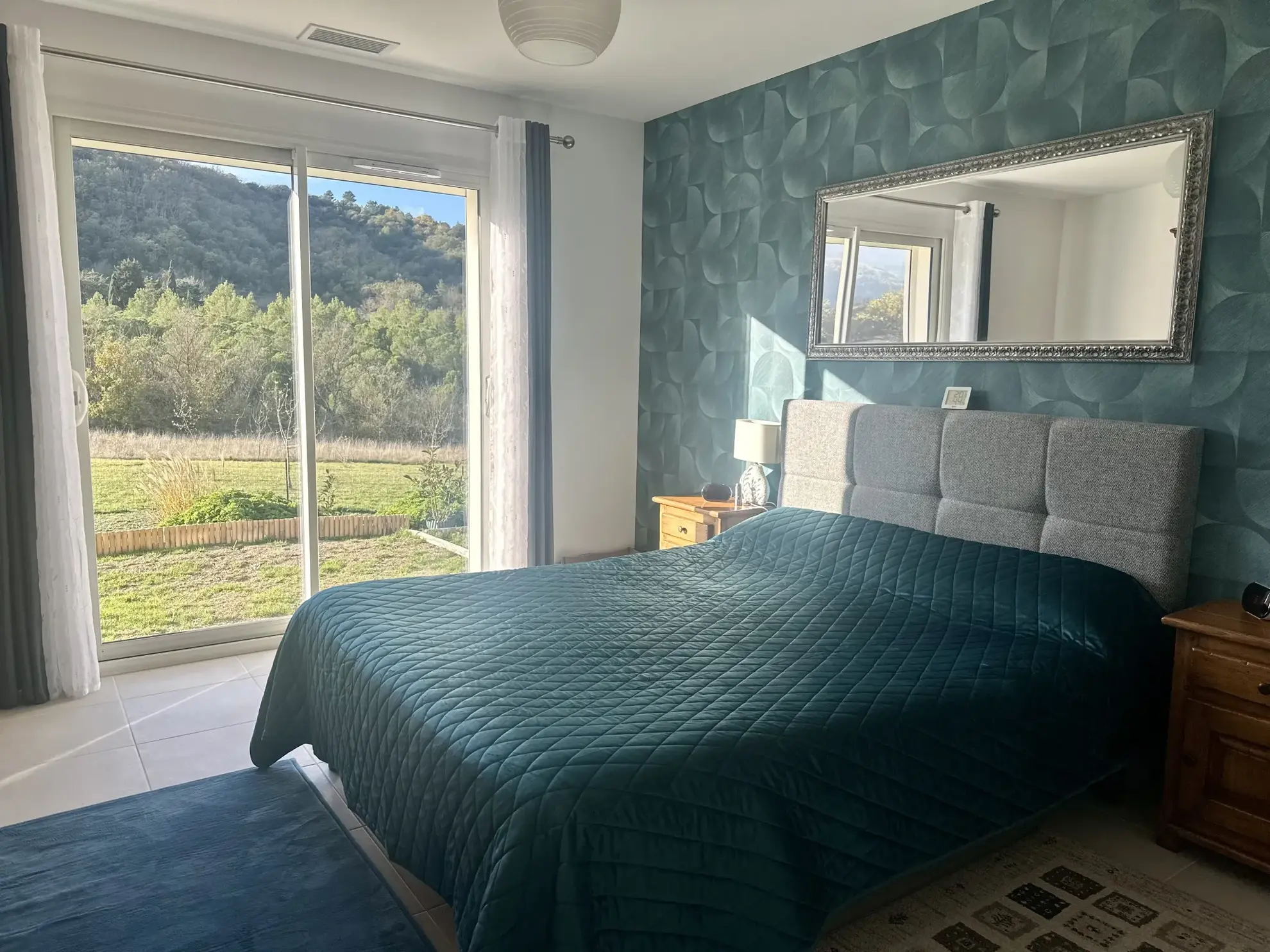 Maison récente de plain-pied avec grand garage et terrain piscinable à Taurize 