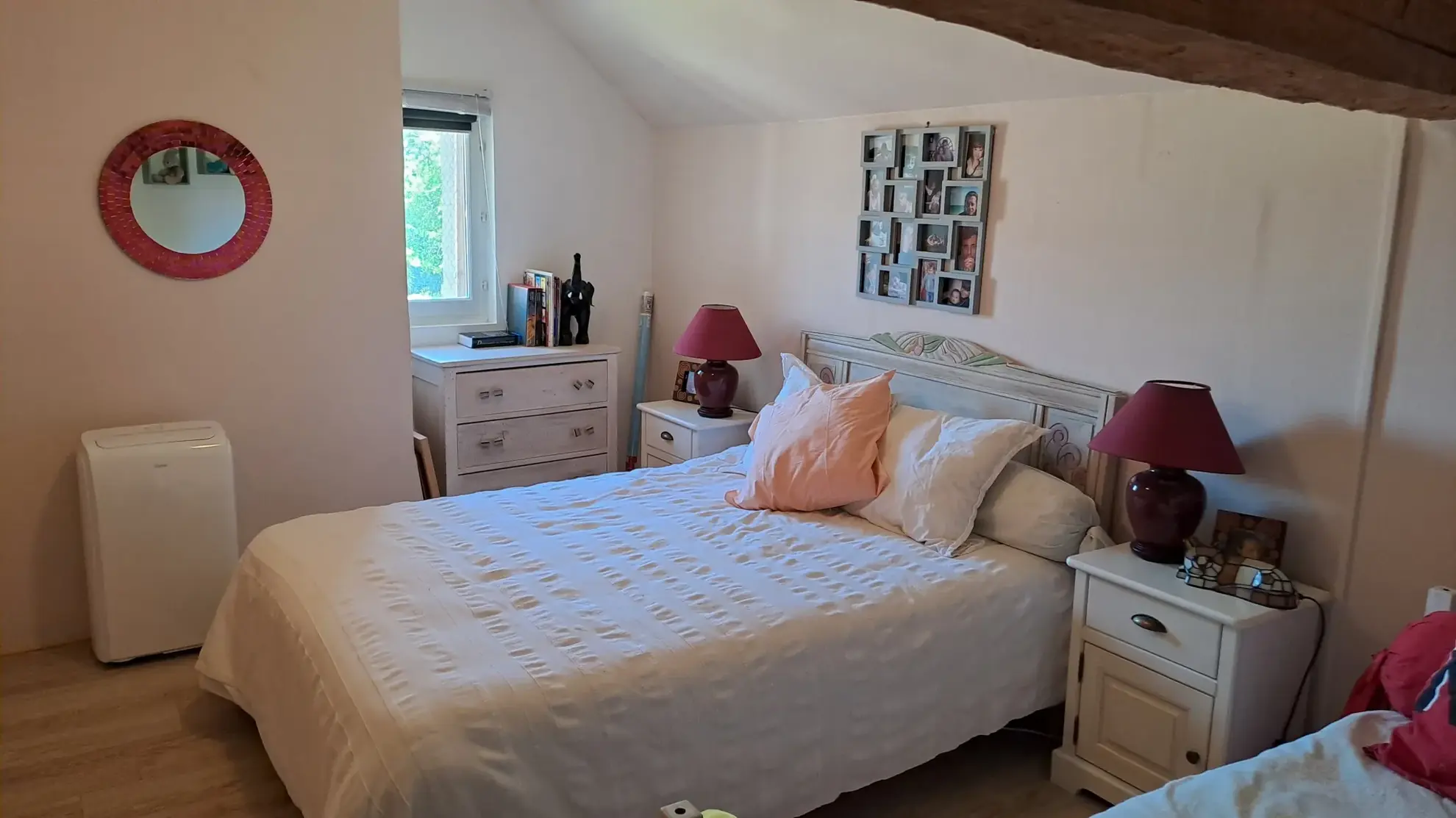 Maison ancienne rénovée à Egleny avec deux bâtiments et grand terrain, idéal pour famille ou projet immobilier 