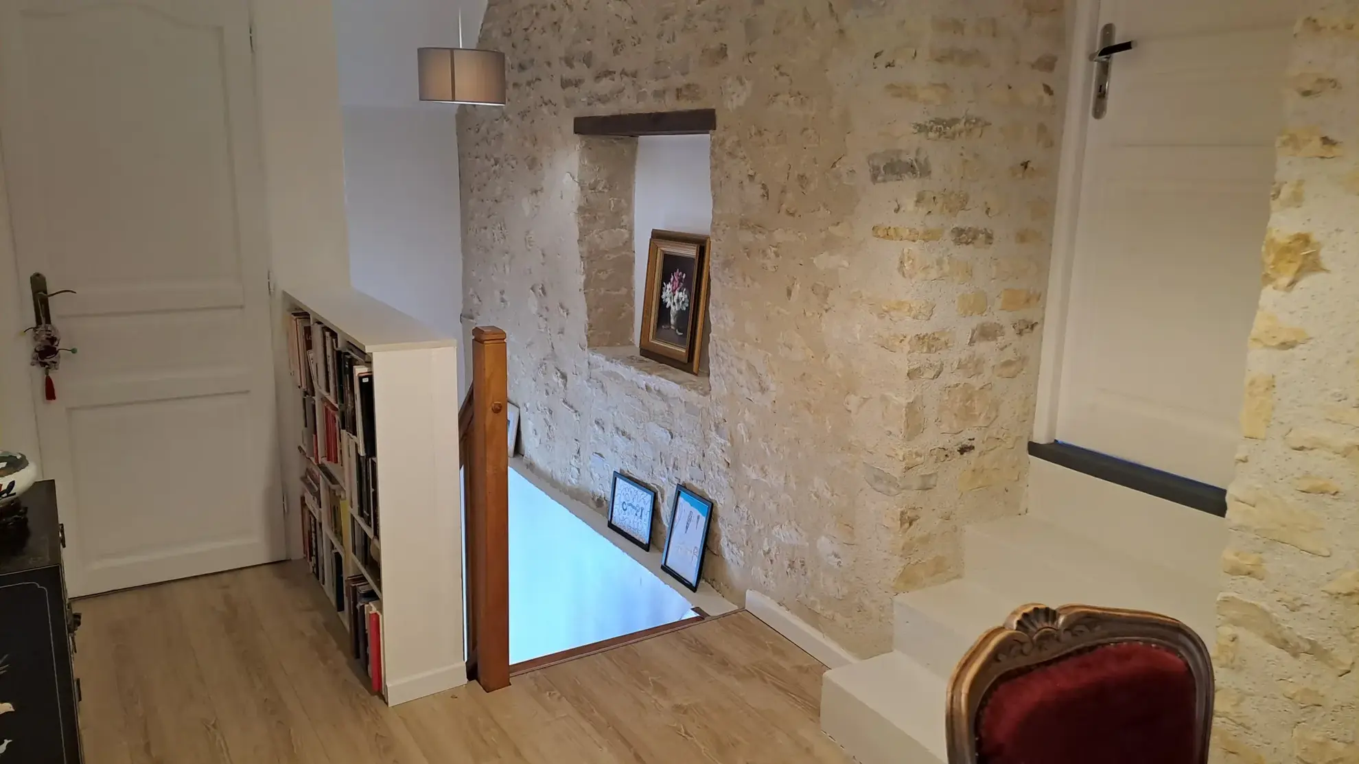 Maison ancienne rénovée à Egleny avec deux bâtiments et grand terrain, idéal pour famille ou projet immobilier 