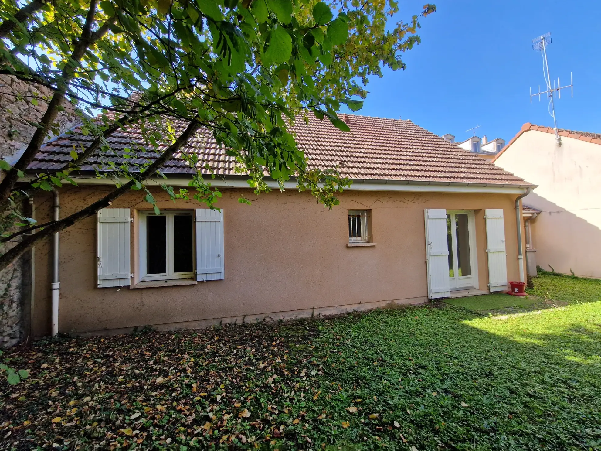 Maison de ville à Autun de 110 m² avec garage et jardin