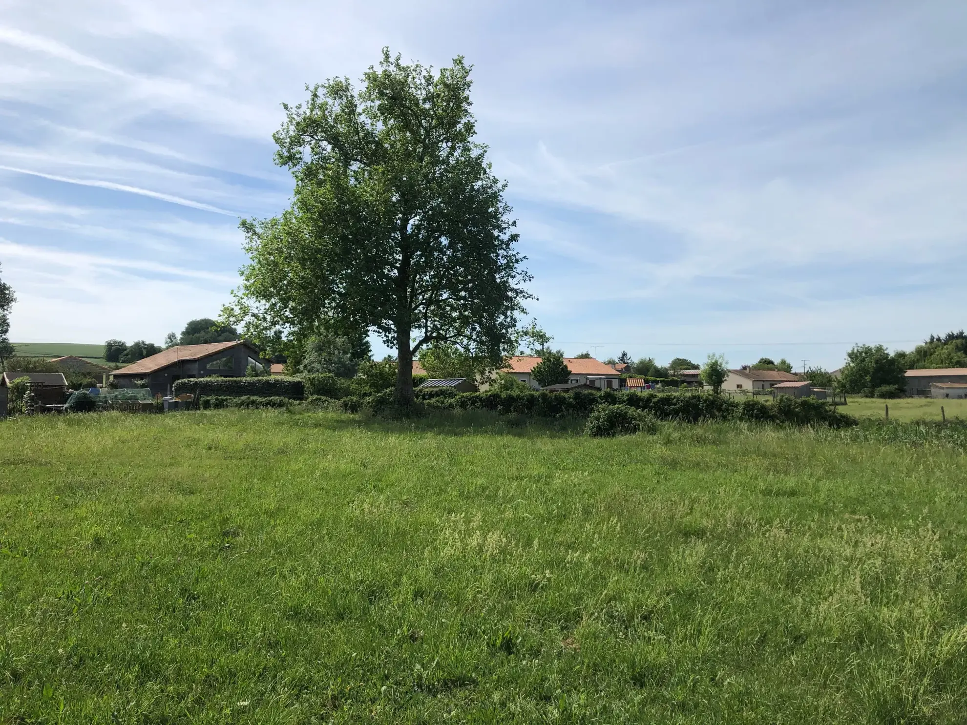 Terrain constructible à Chouppes (86) avec vue campagne et toutes commodités à proximité 