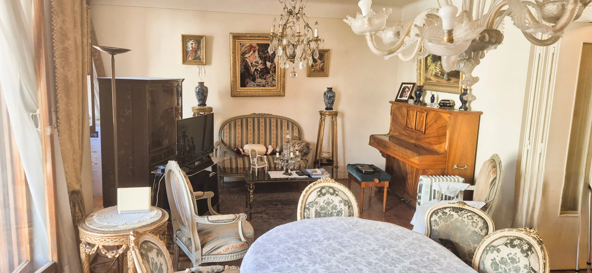 Rare appartement traversant de 102 m² à Marseille 1er, potentiel de rénovation élevé 