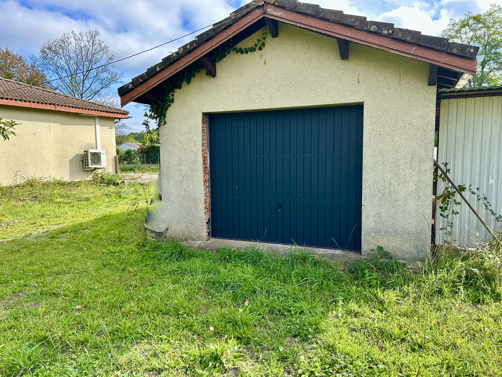 Maison à rénover de 130 m² avec grand terrain à Saint Denis de Pile 