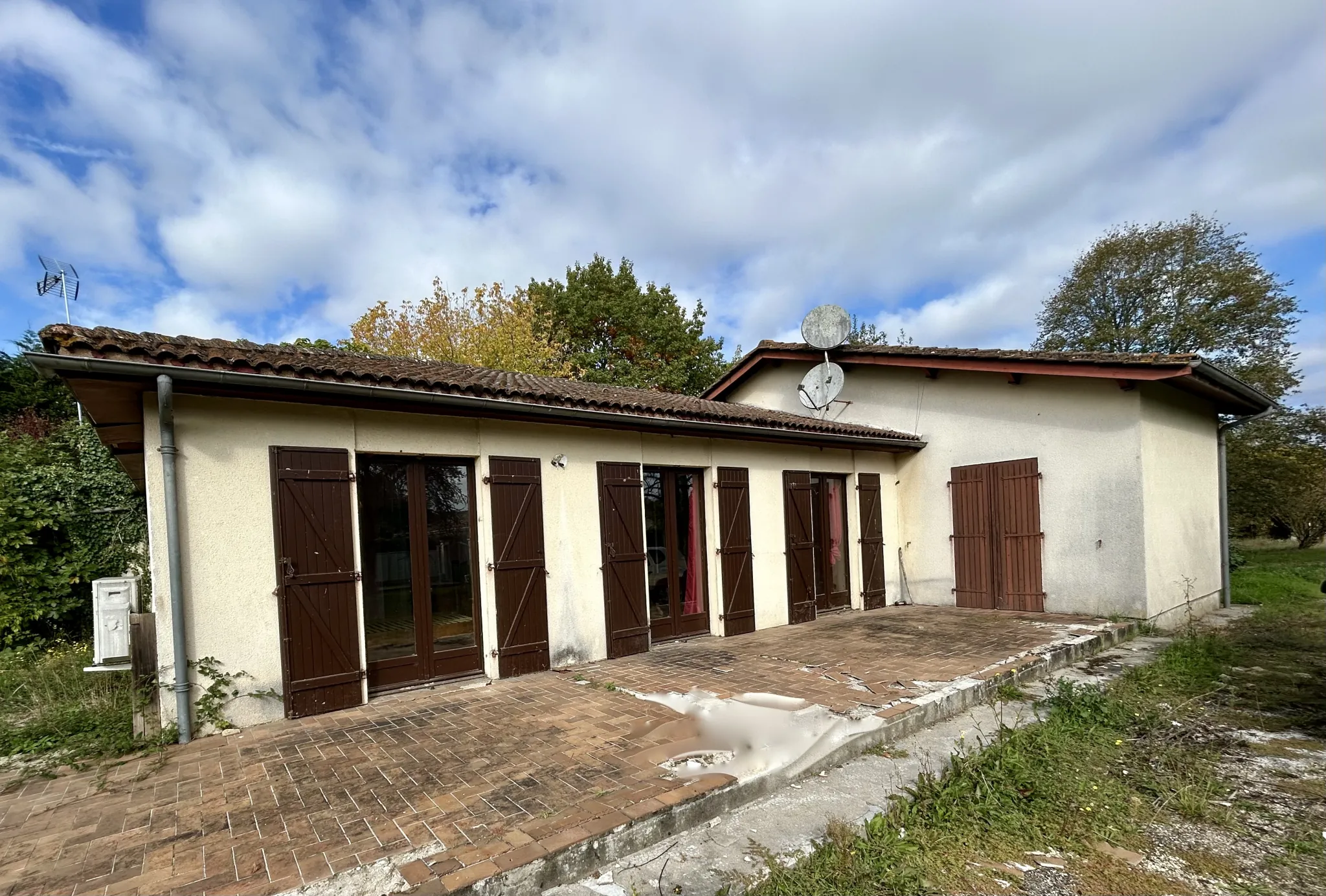 Maison à rénover de 130 m² avec grand terrain à Saint Denis de Pile 