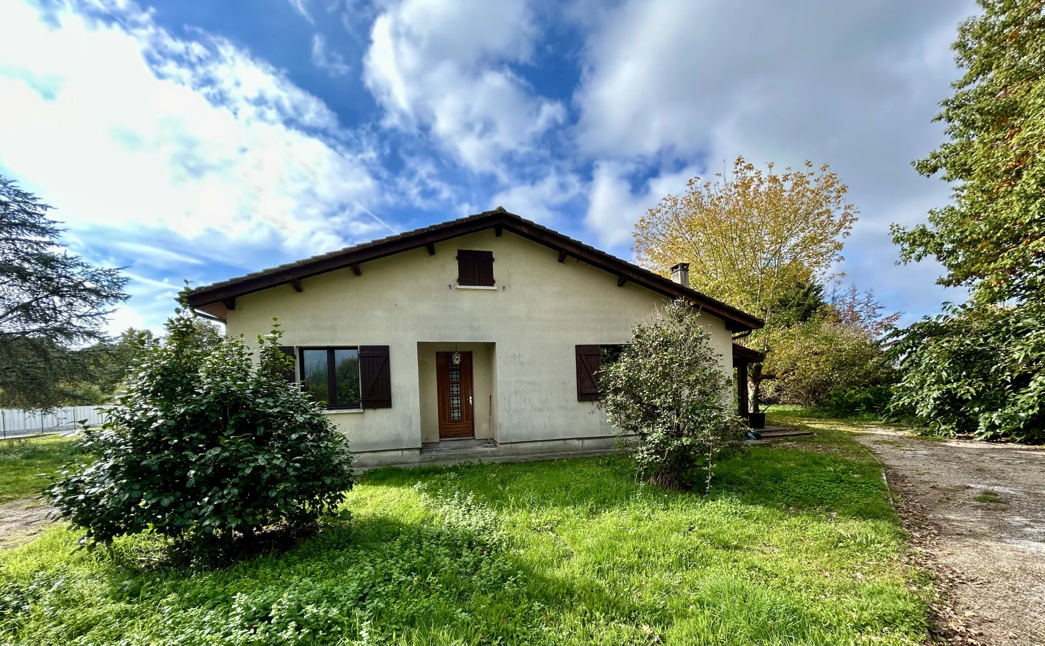 Maison à rénover de 130 m² avec grand terrain à Saint Denis de Pile