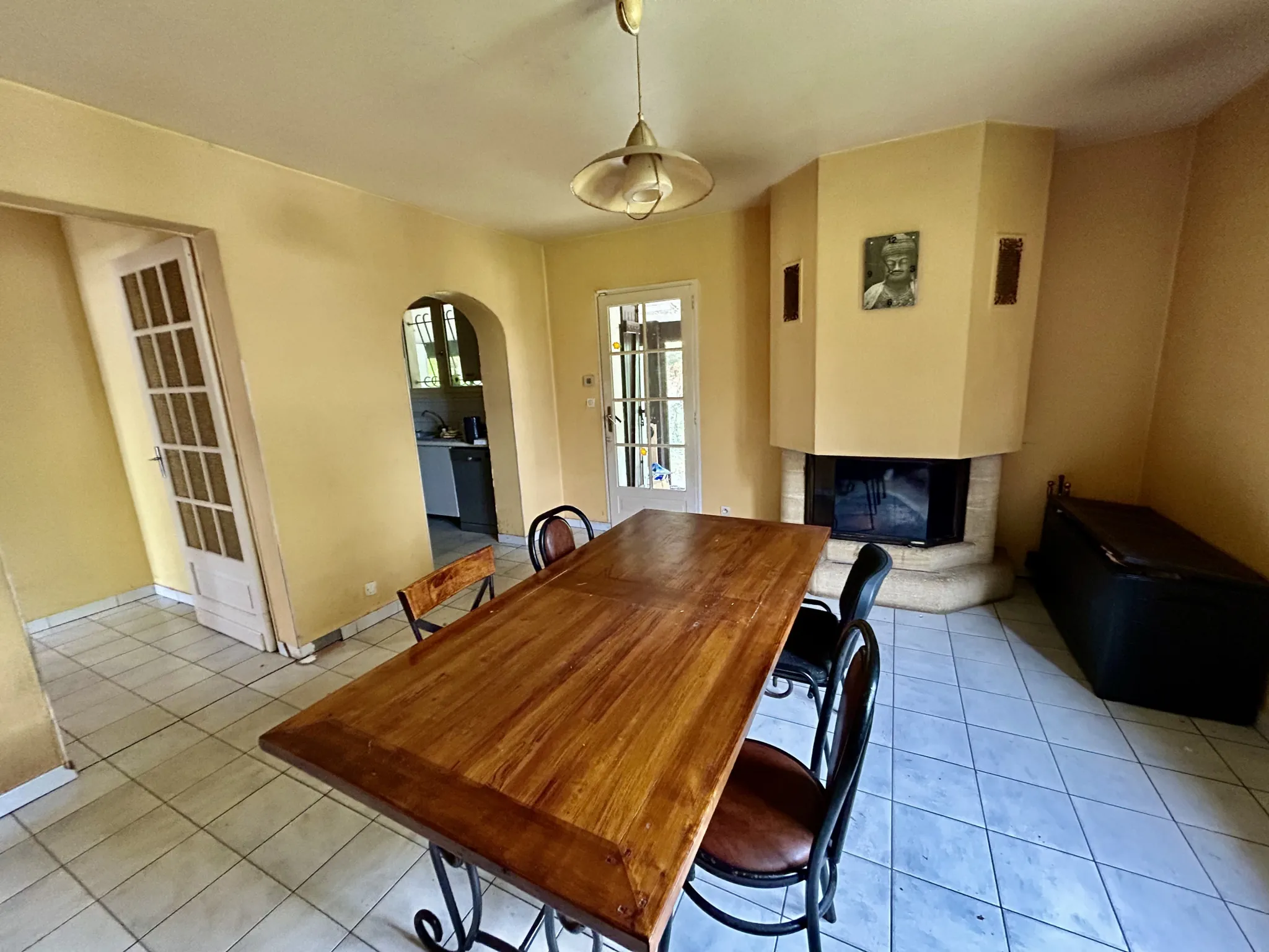 Maison à rénover de 130 m² avec grand terrain à Saint Denis de Pile 