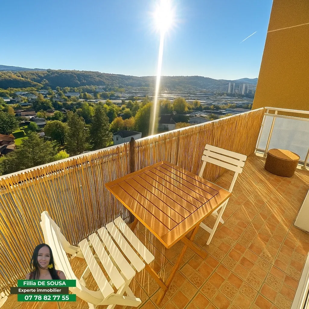 Appartement F4 avec balcon, cave et parking à Saint-Jean-Bonnefonds