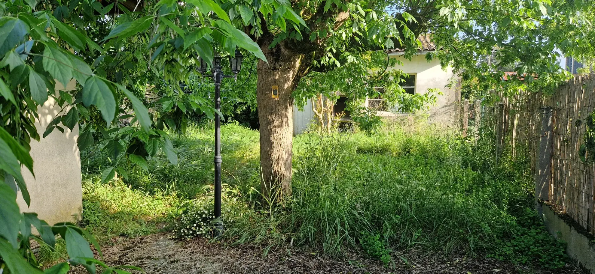 Maison ancienne en pierre à Lamarque – 115 m² avec jardin et terrasse, proche Bordeaux 