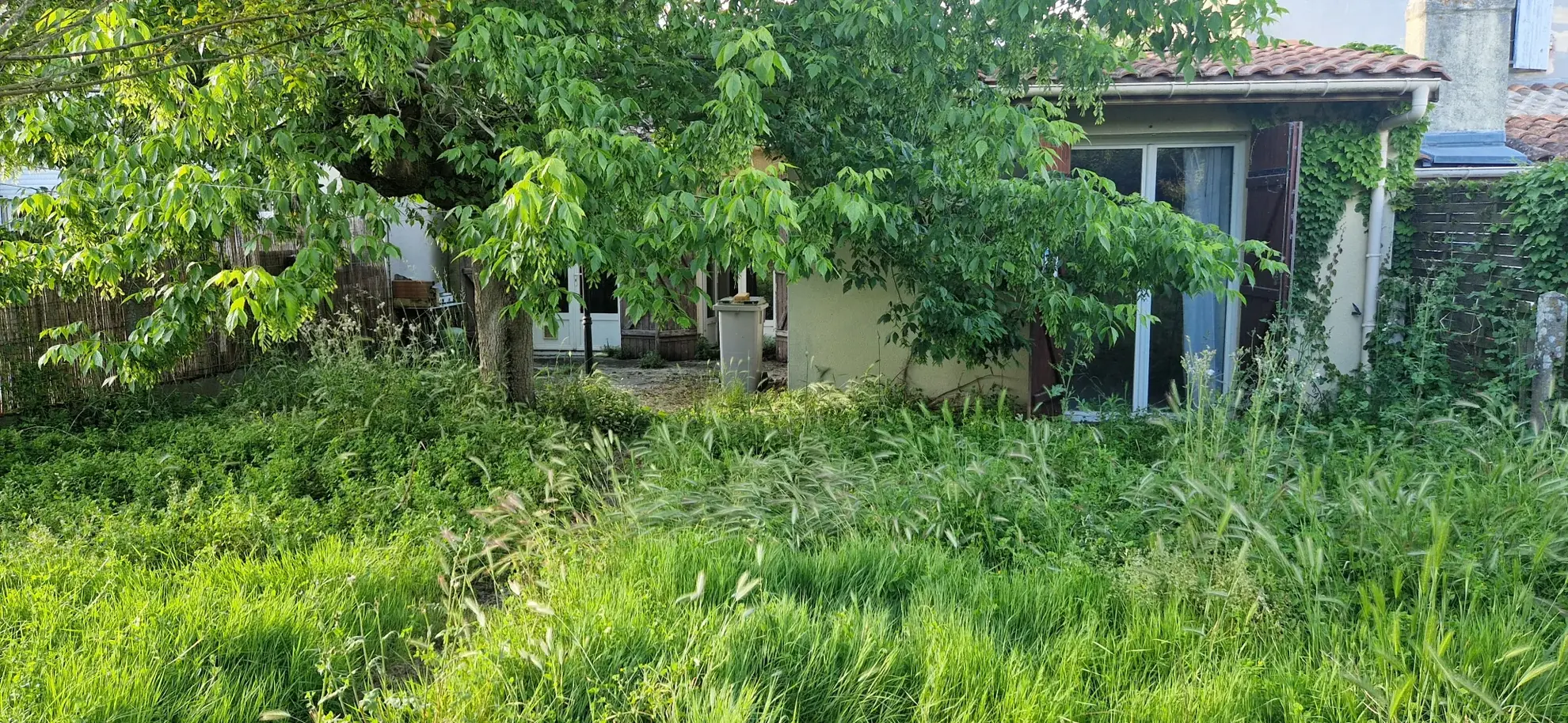 Maison ancienne en pierre à Lamarque – 115 m² avec jardin et terrasse, proche Bordeaux 