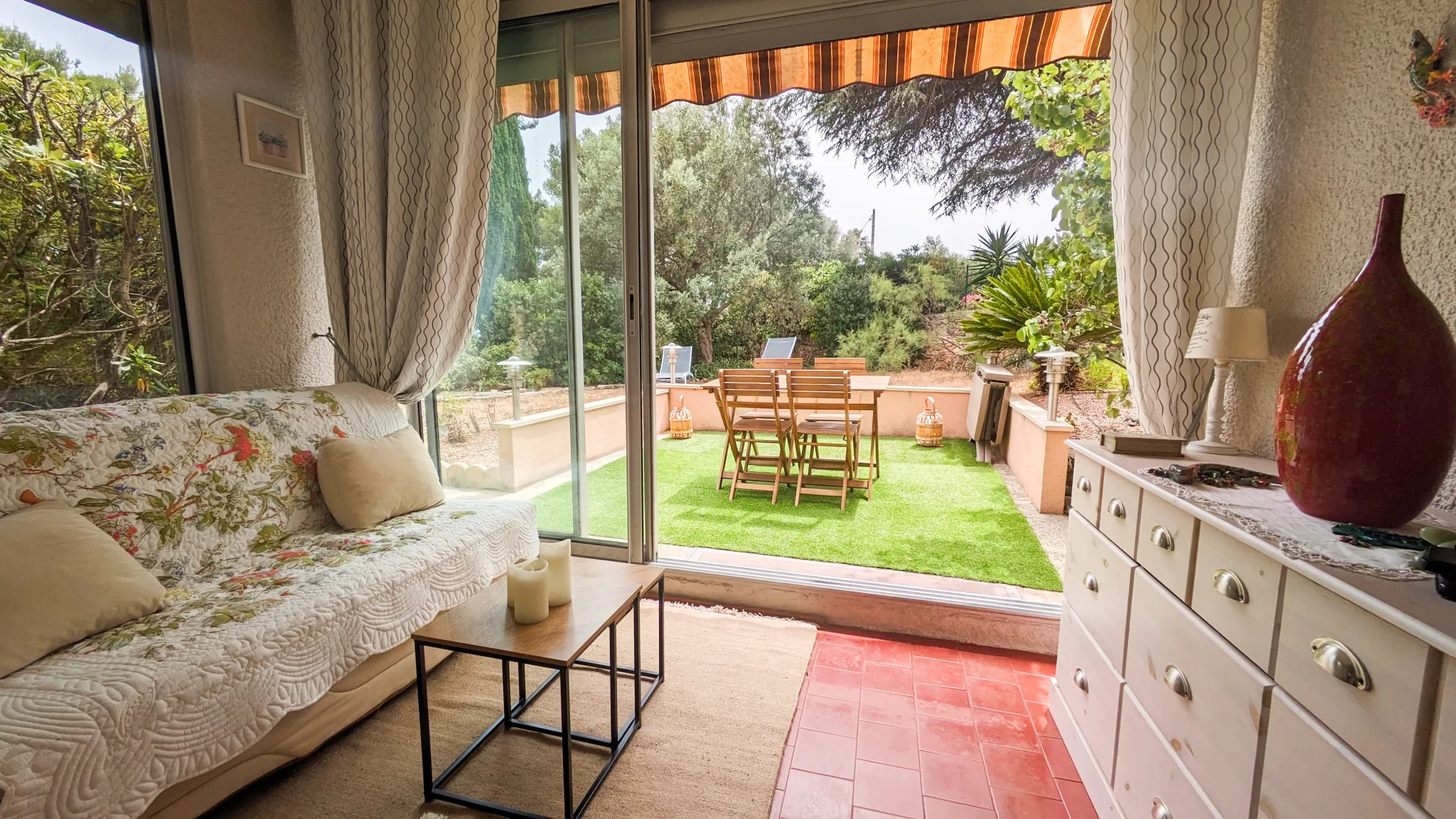 Appartement 2 pièces en rez-de-jardin avec piscine à Bandol 