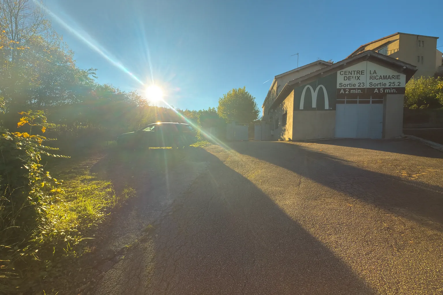 Maison avec hangar et garages à Saint-Étienne secteur Terres Noires 